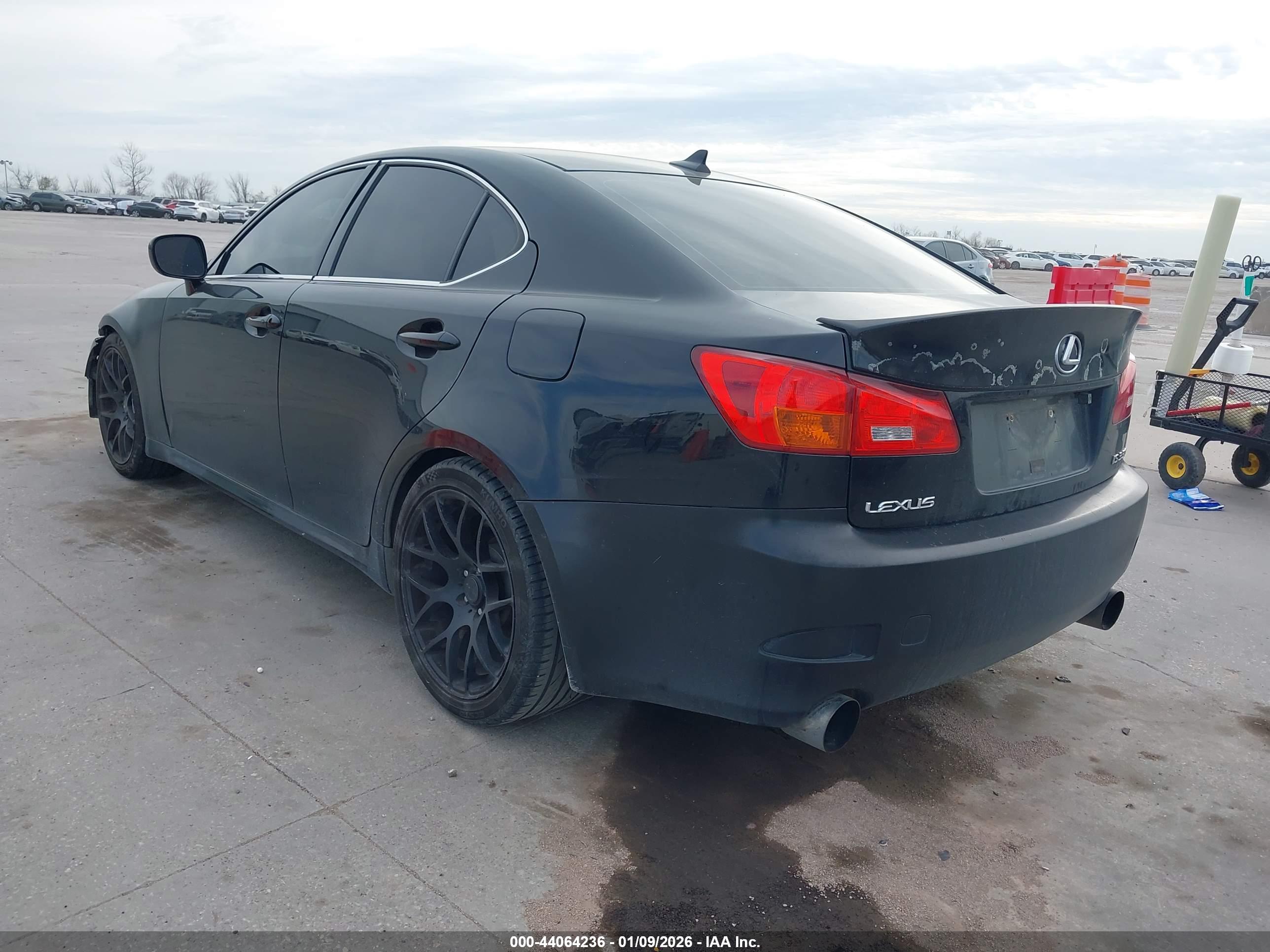LEXUS IS image 3
