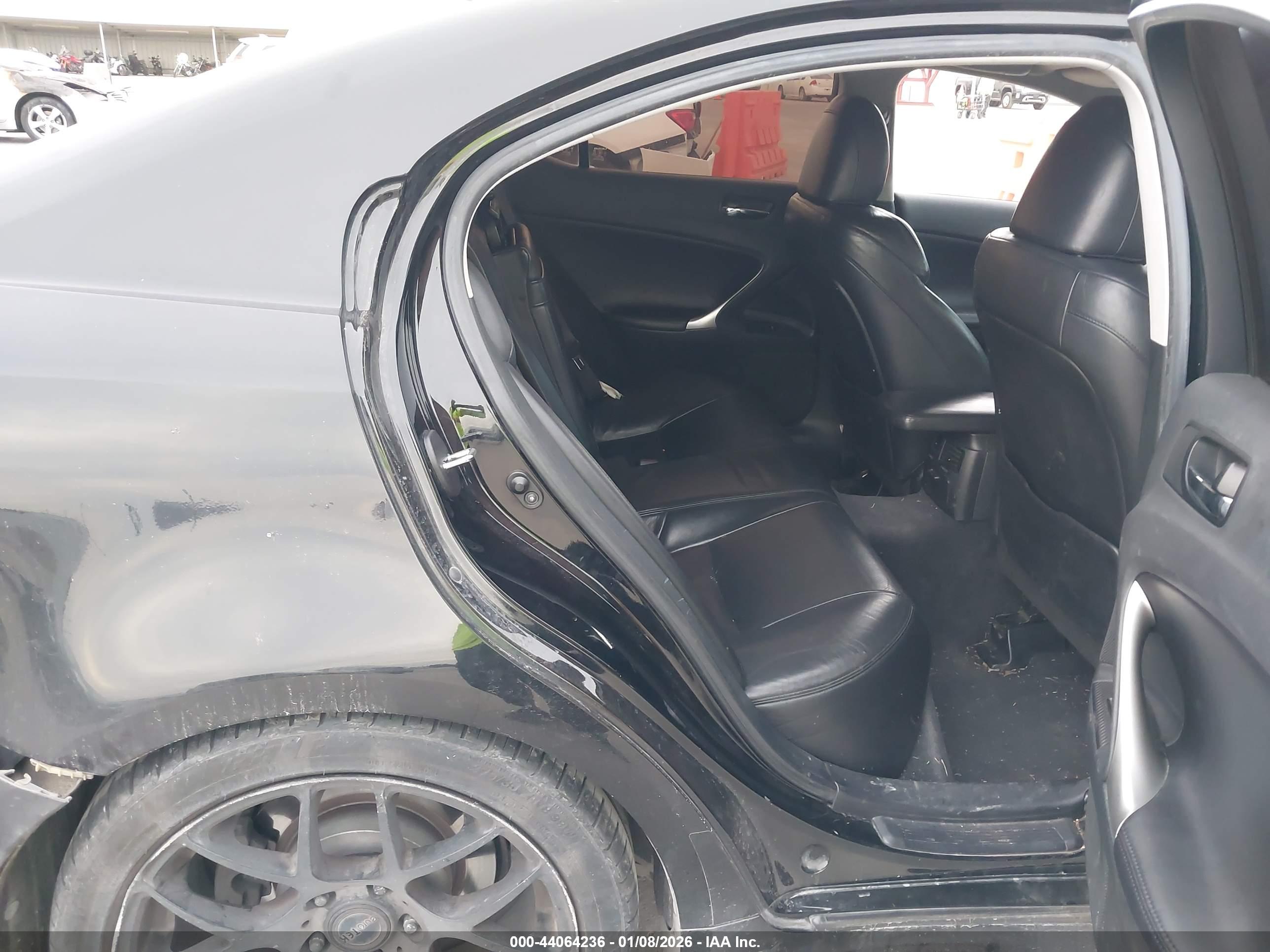 LEXUS IS image 8