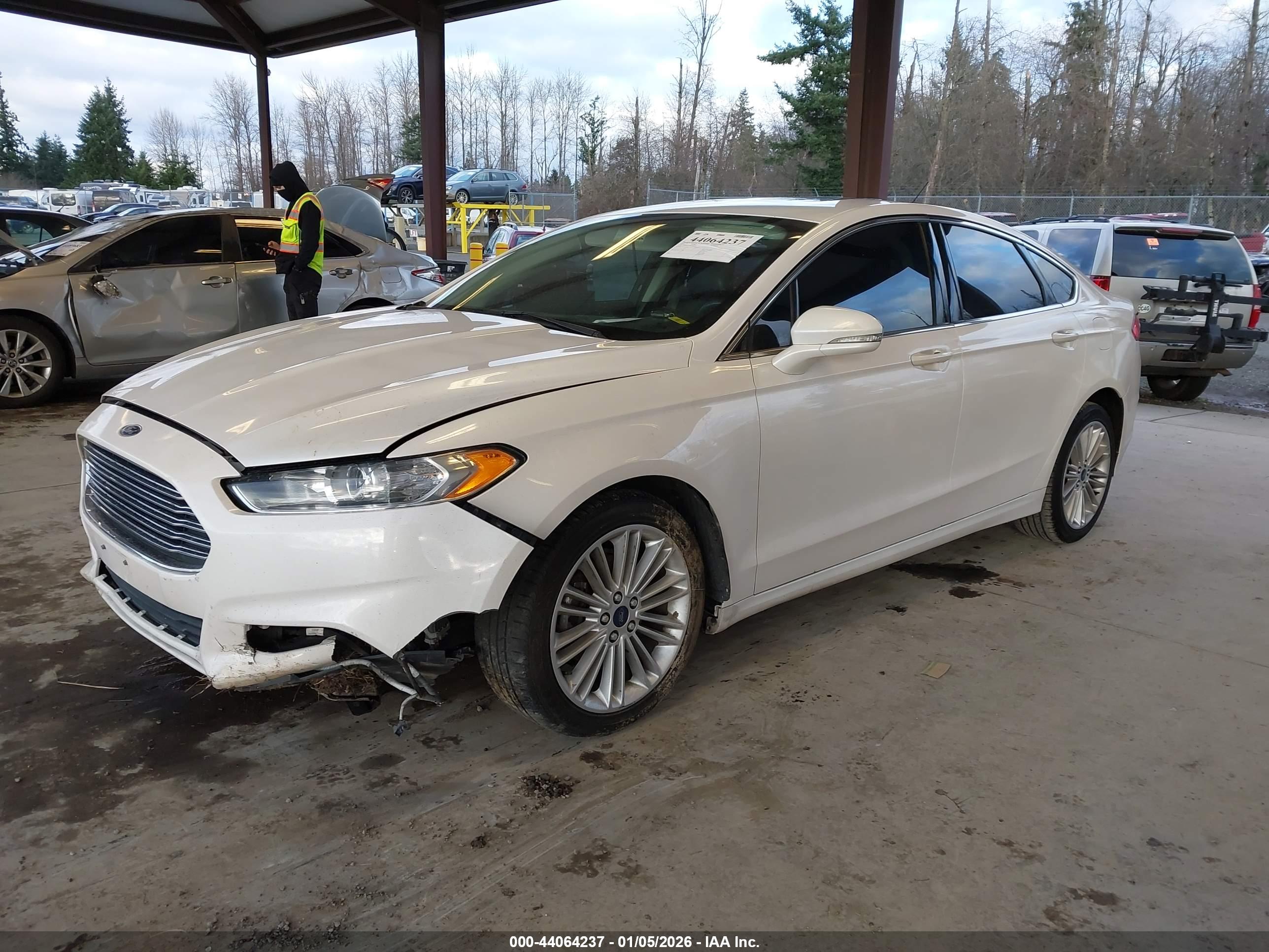 FORD FUSION image 2