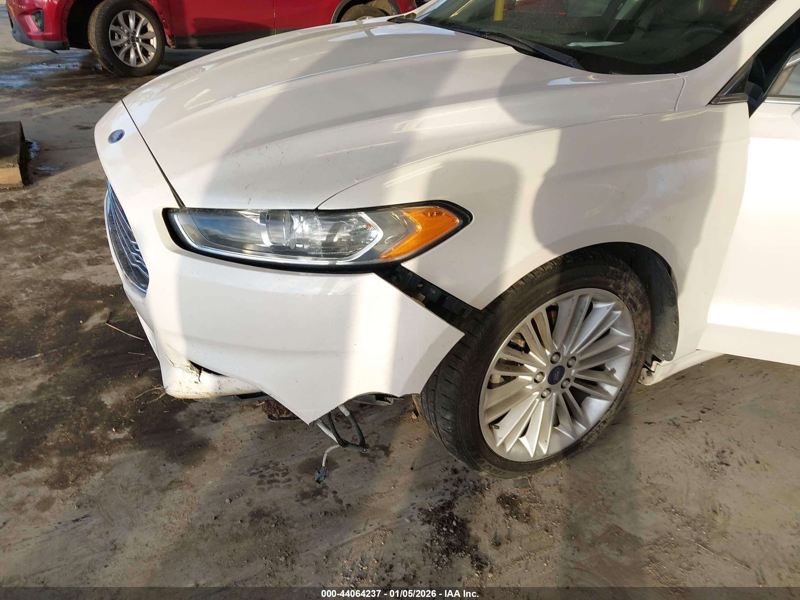 FORD FUSION image 6