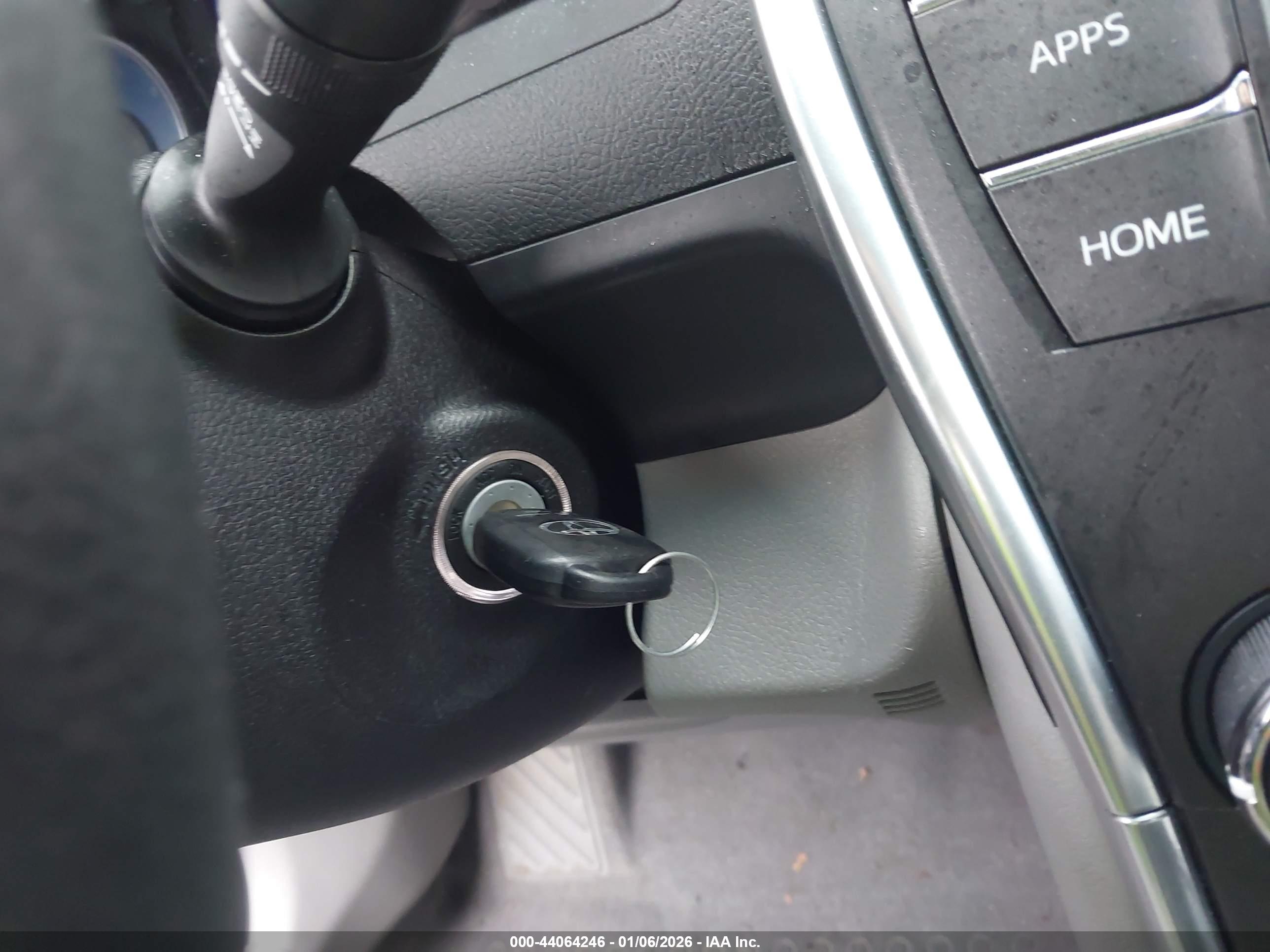 TOYOTA CAMRY image 11