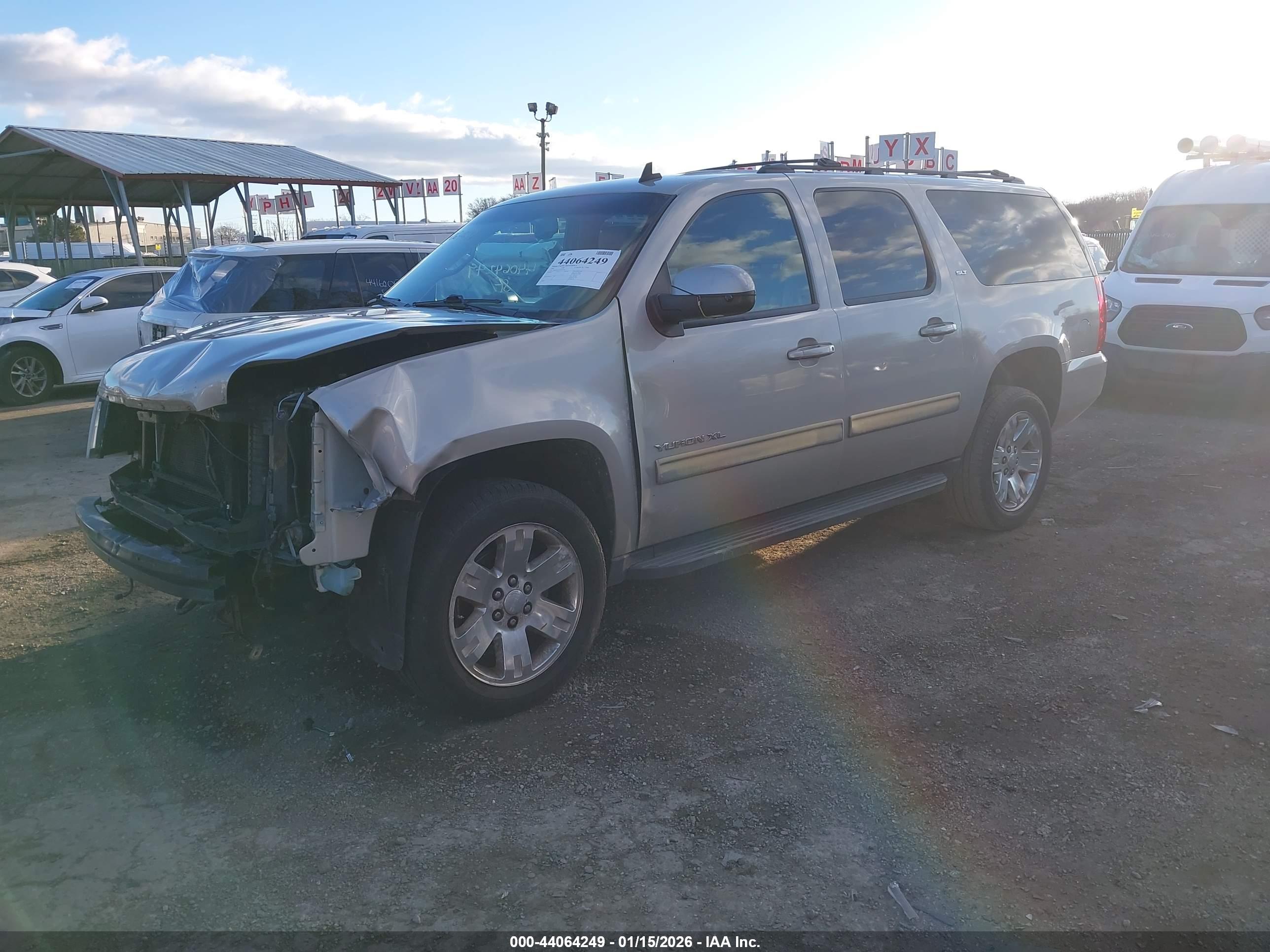 GMC YUKON image 2