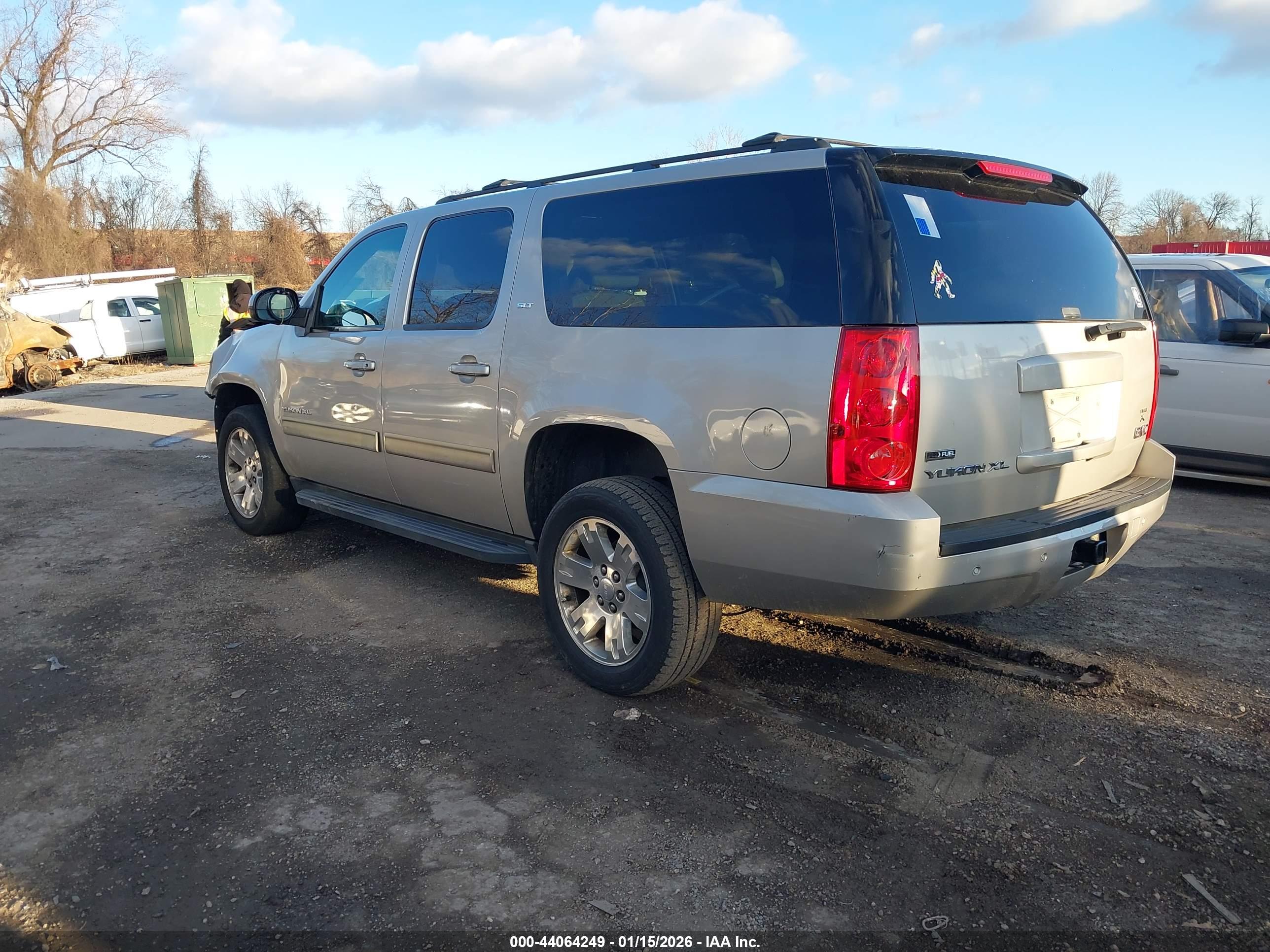 GMC YUKON image 3