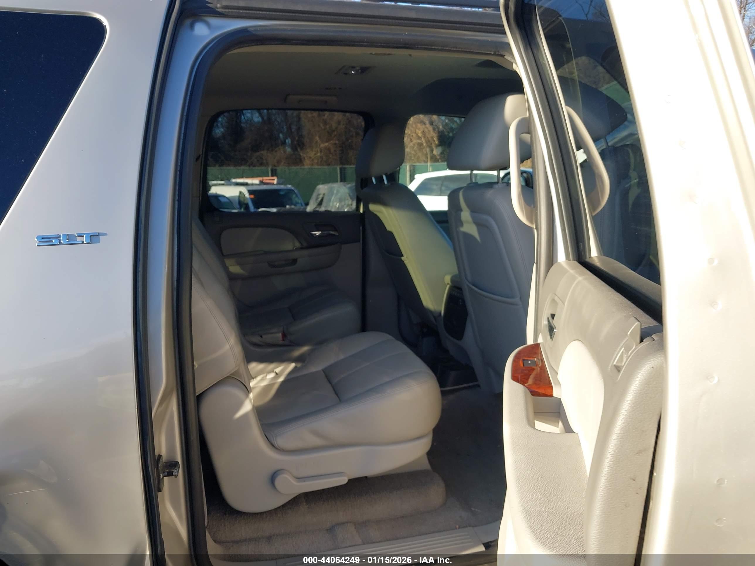 GMC YUKON image 8