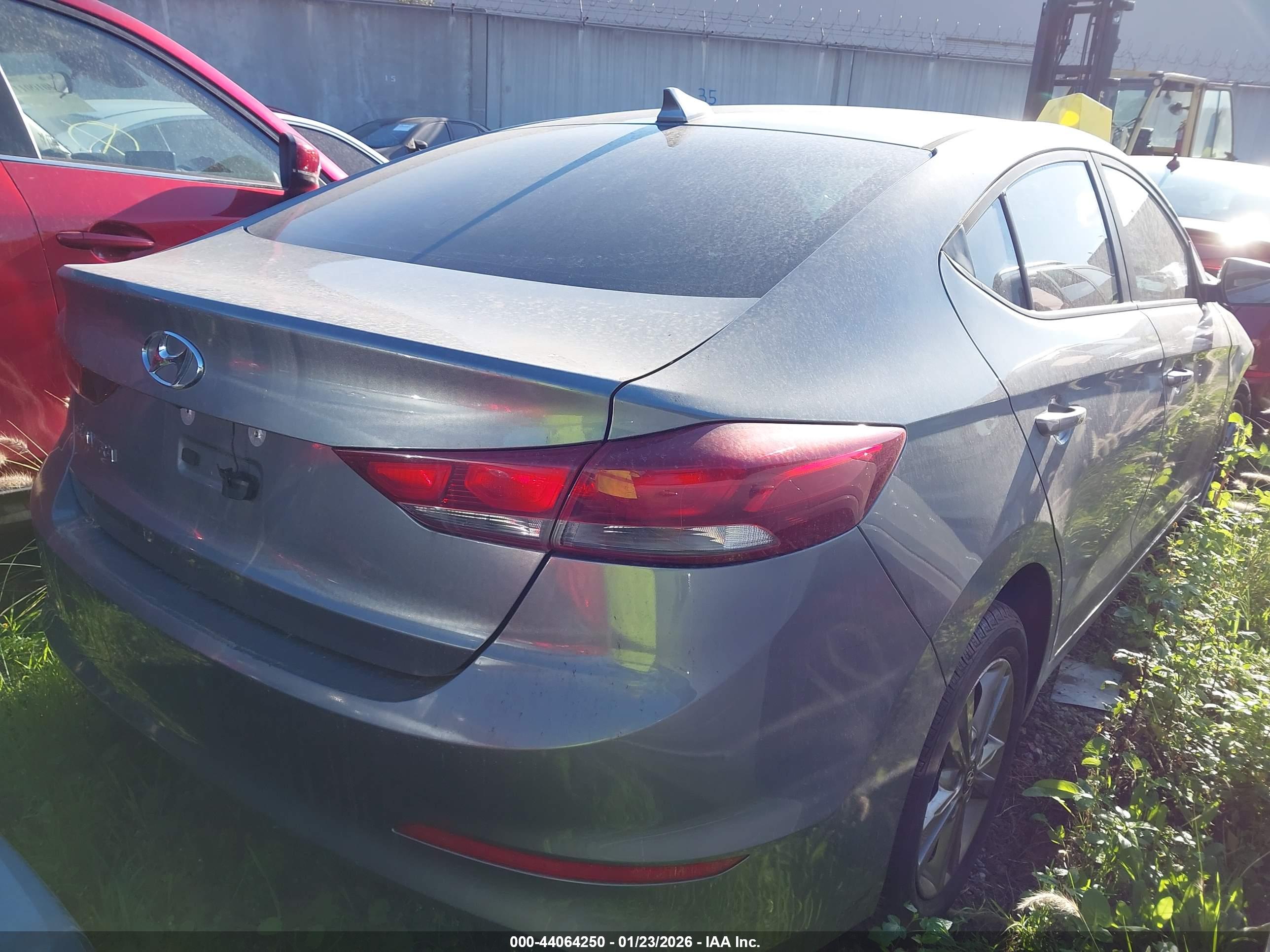 HYUNDAI ELANTRA image 4