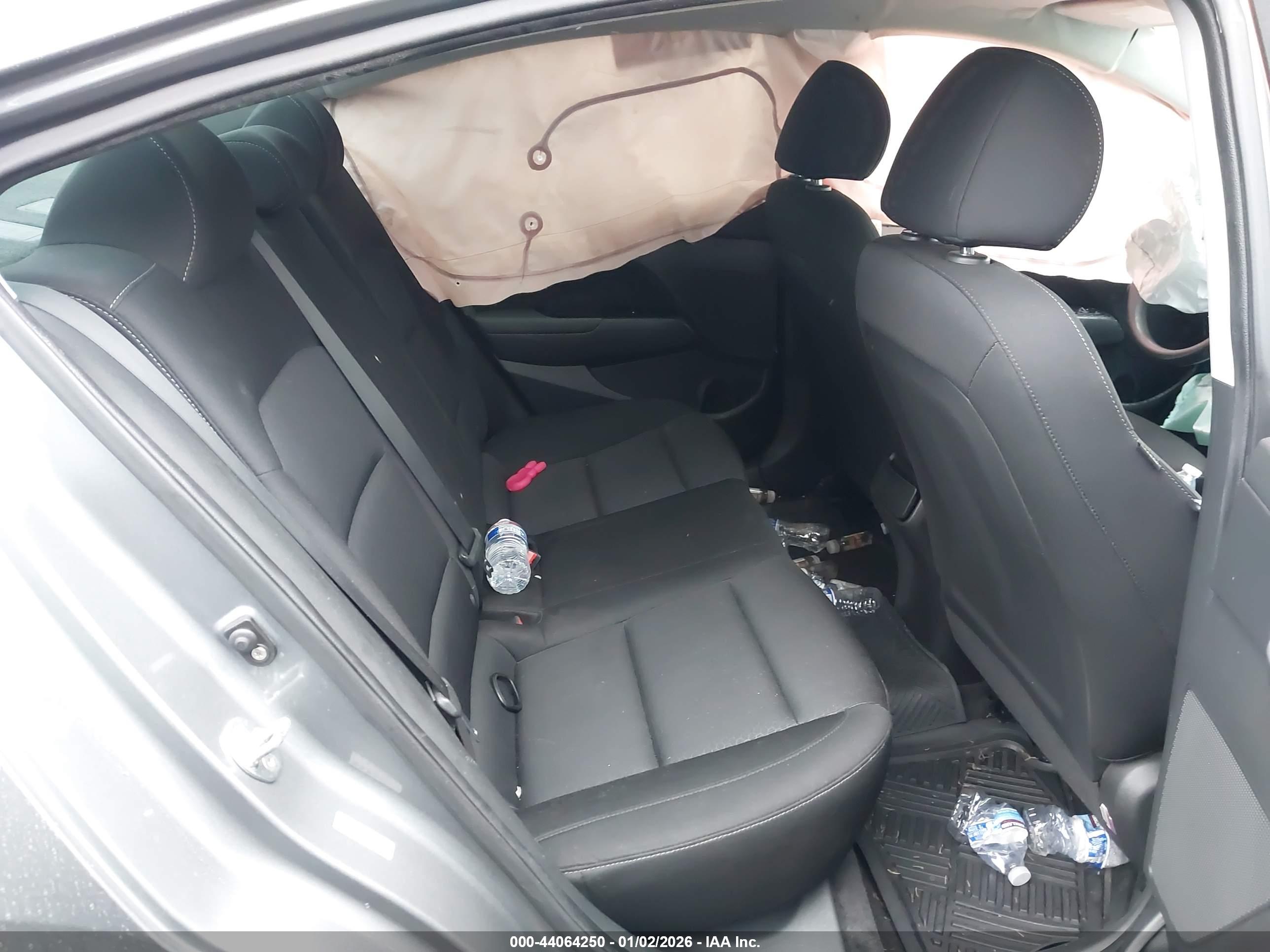 HYUNDAI ELANTRA image 8