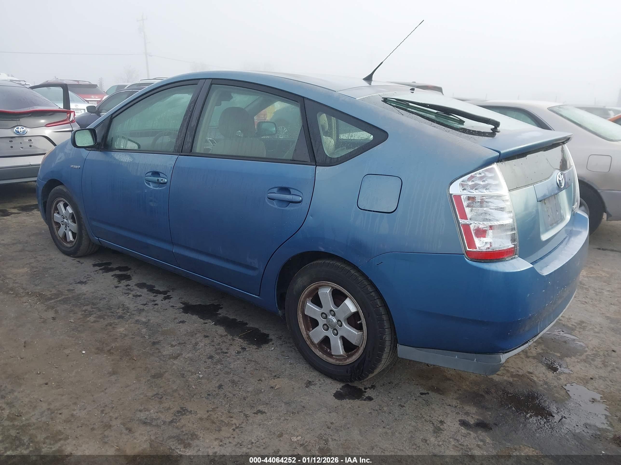 TOYOTA PRIUS image 3