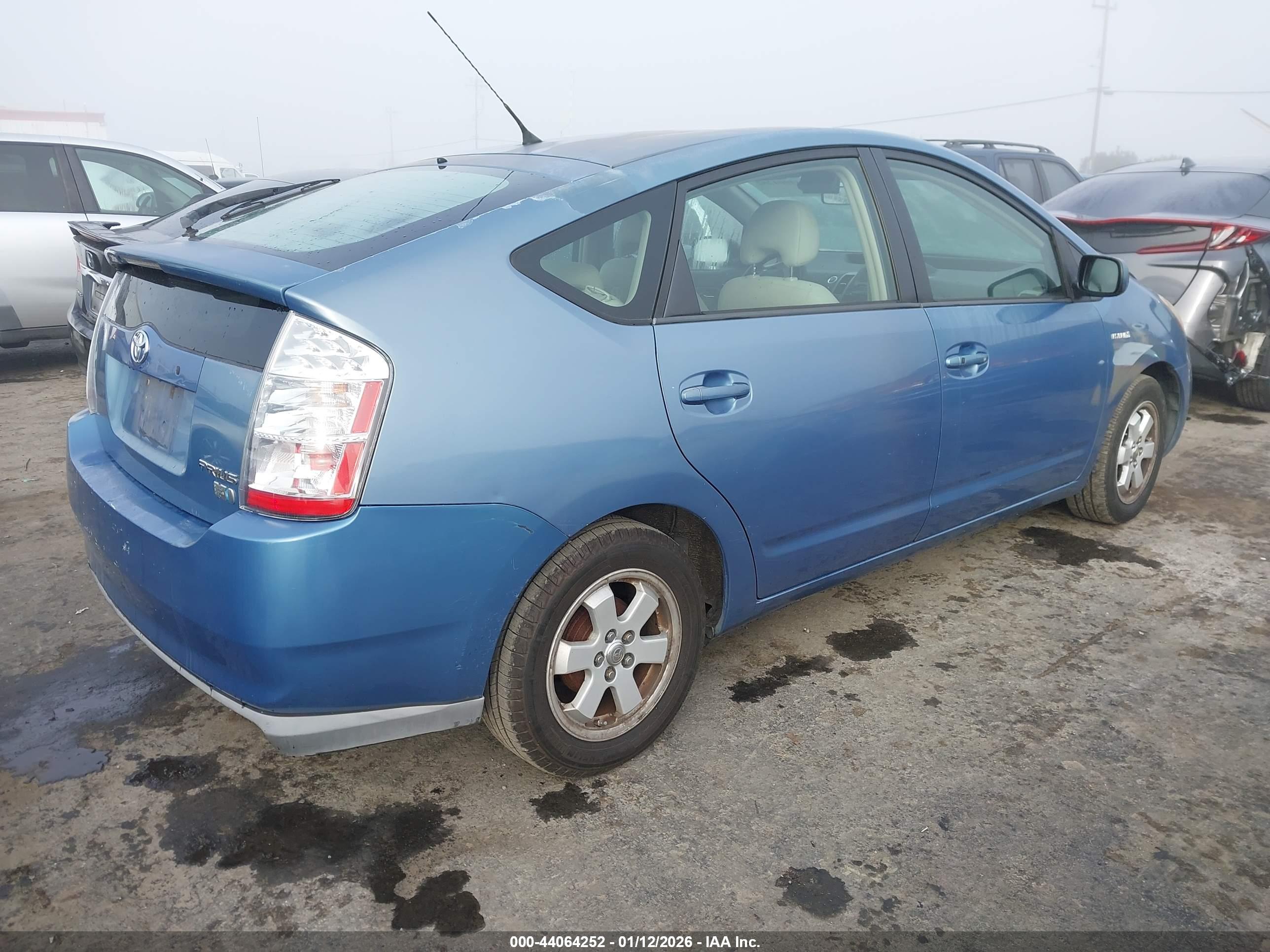 TOYOTA PRIUS image 4