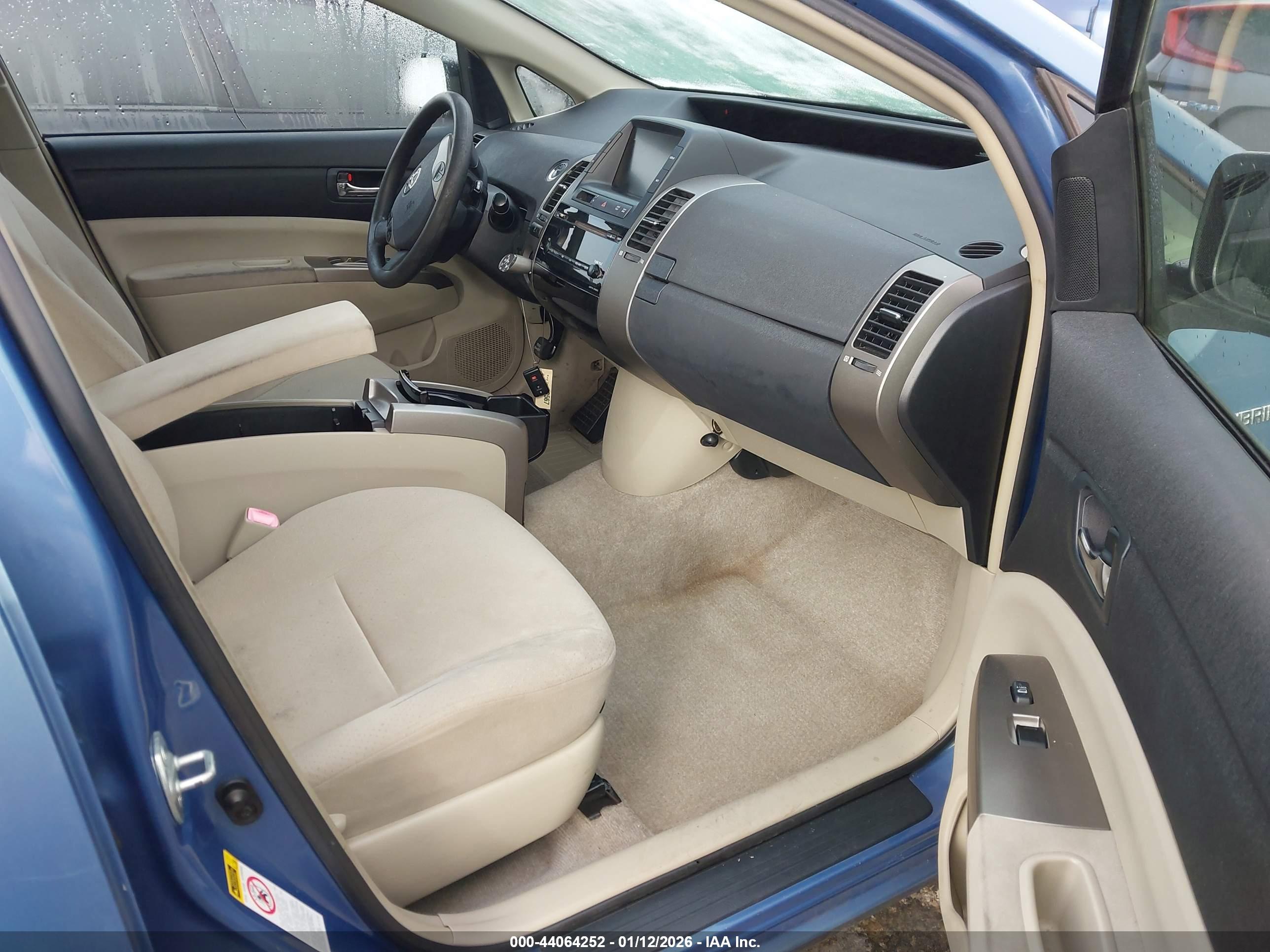 TOYOTA PRIUS image 5
