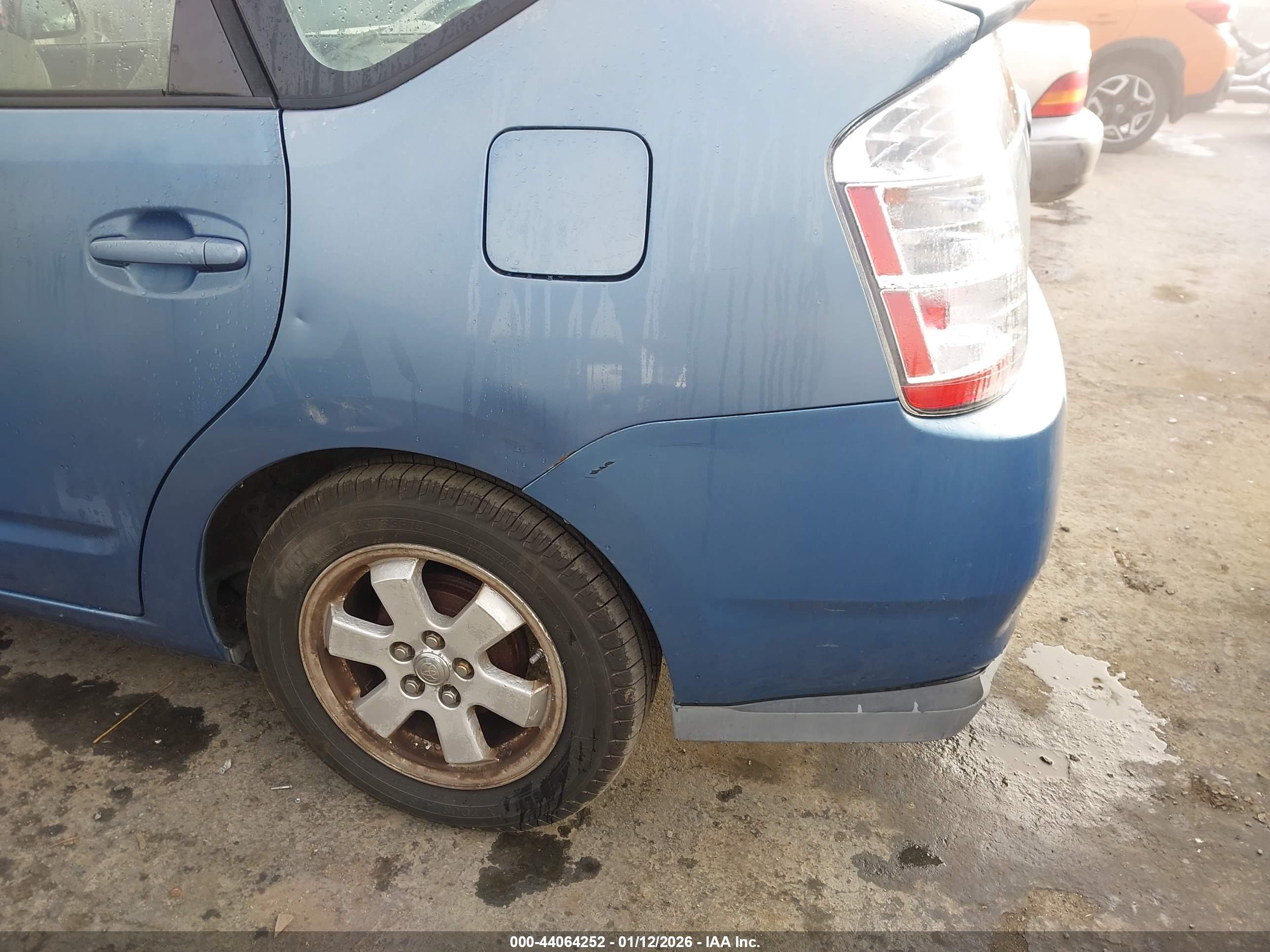 TOYOTA PRIUS image 6