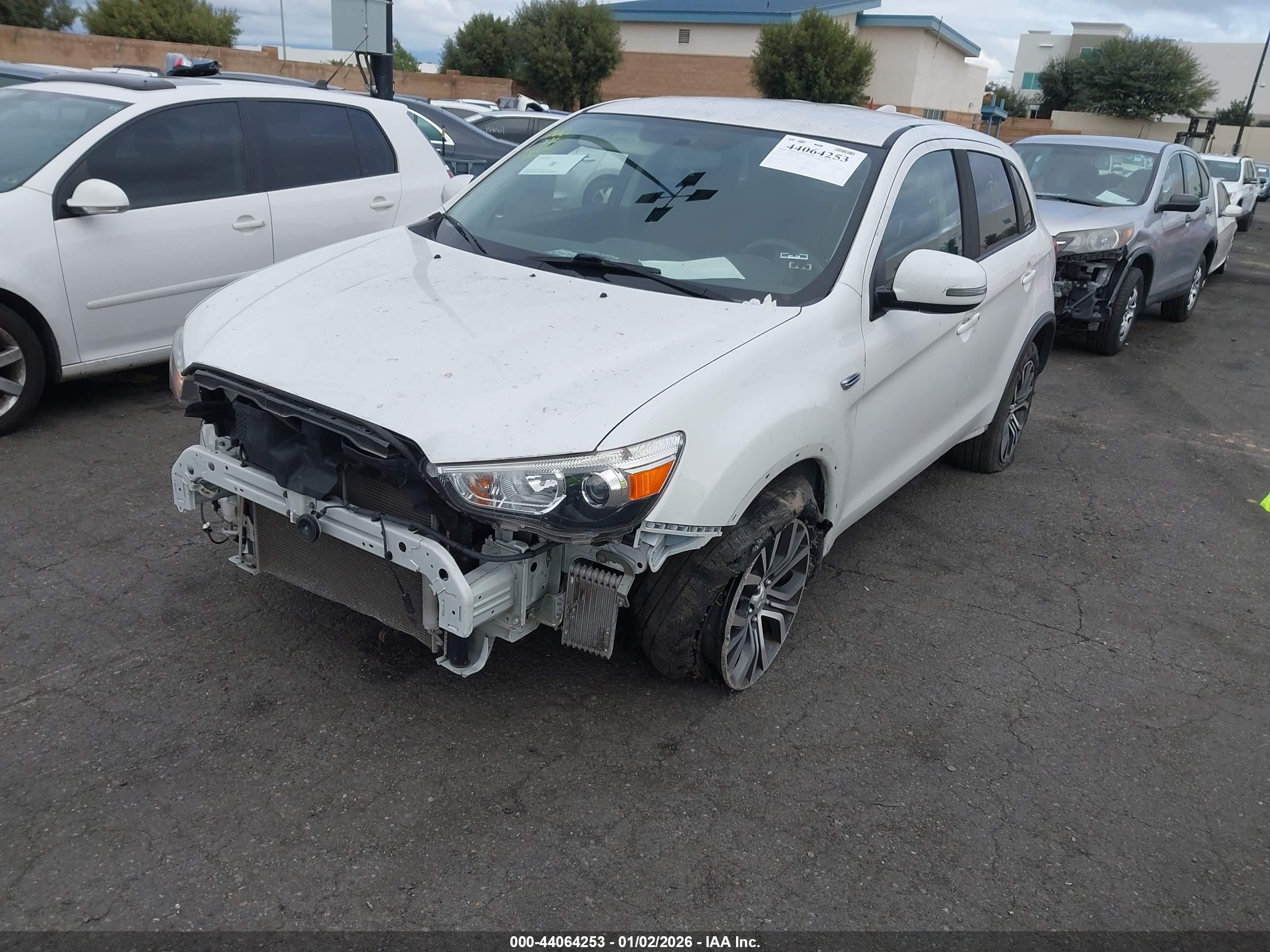MITSUBISHI OUTLANDER image 2