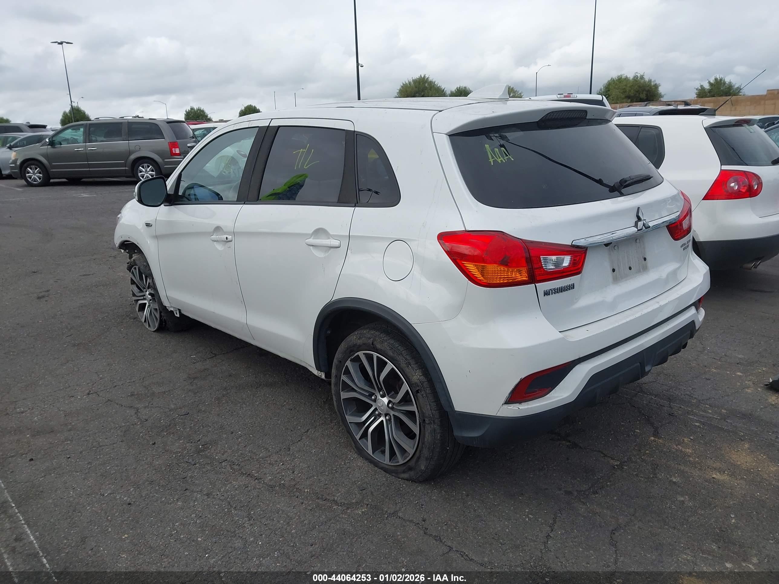 MITSUBISHI OUTLANDER image 3