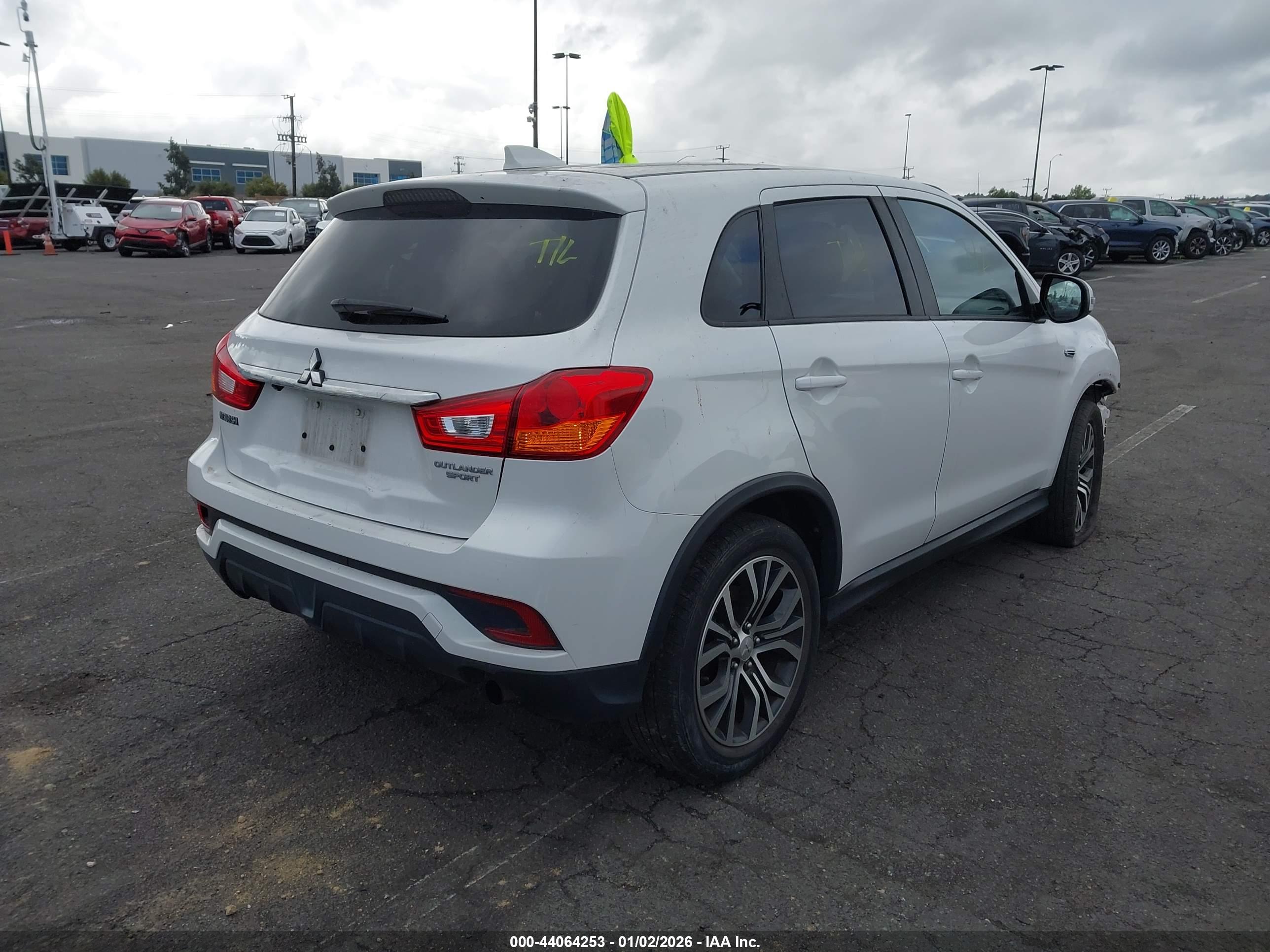 MITSUBISHI OUTLANDER image 4