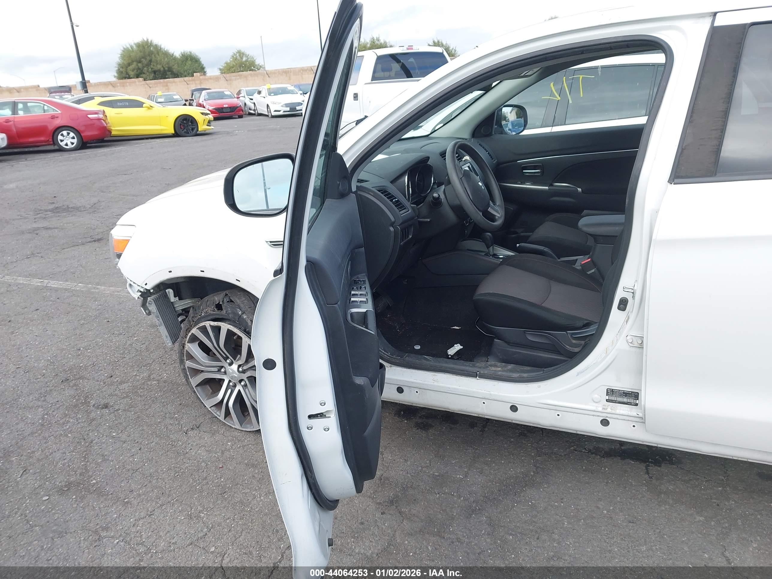 MITSUBISHI OUTLANDER image 5