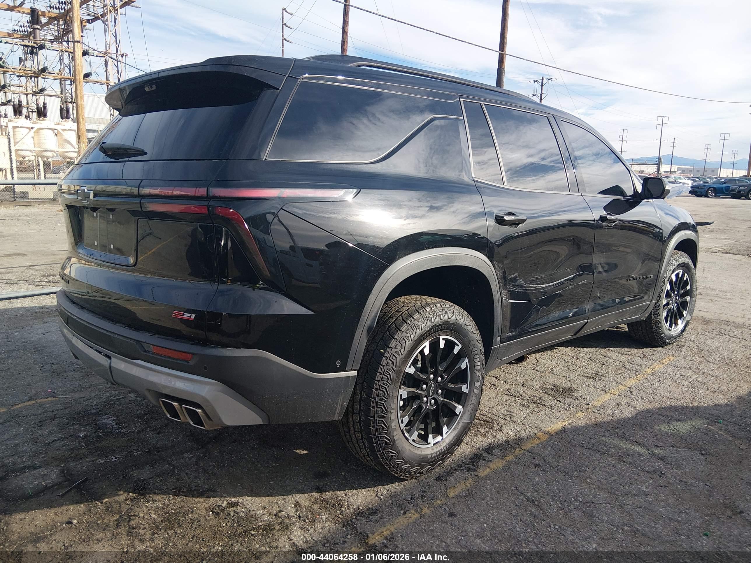 CHEVROLET TRAVERSE image 4