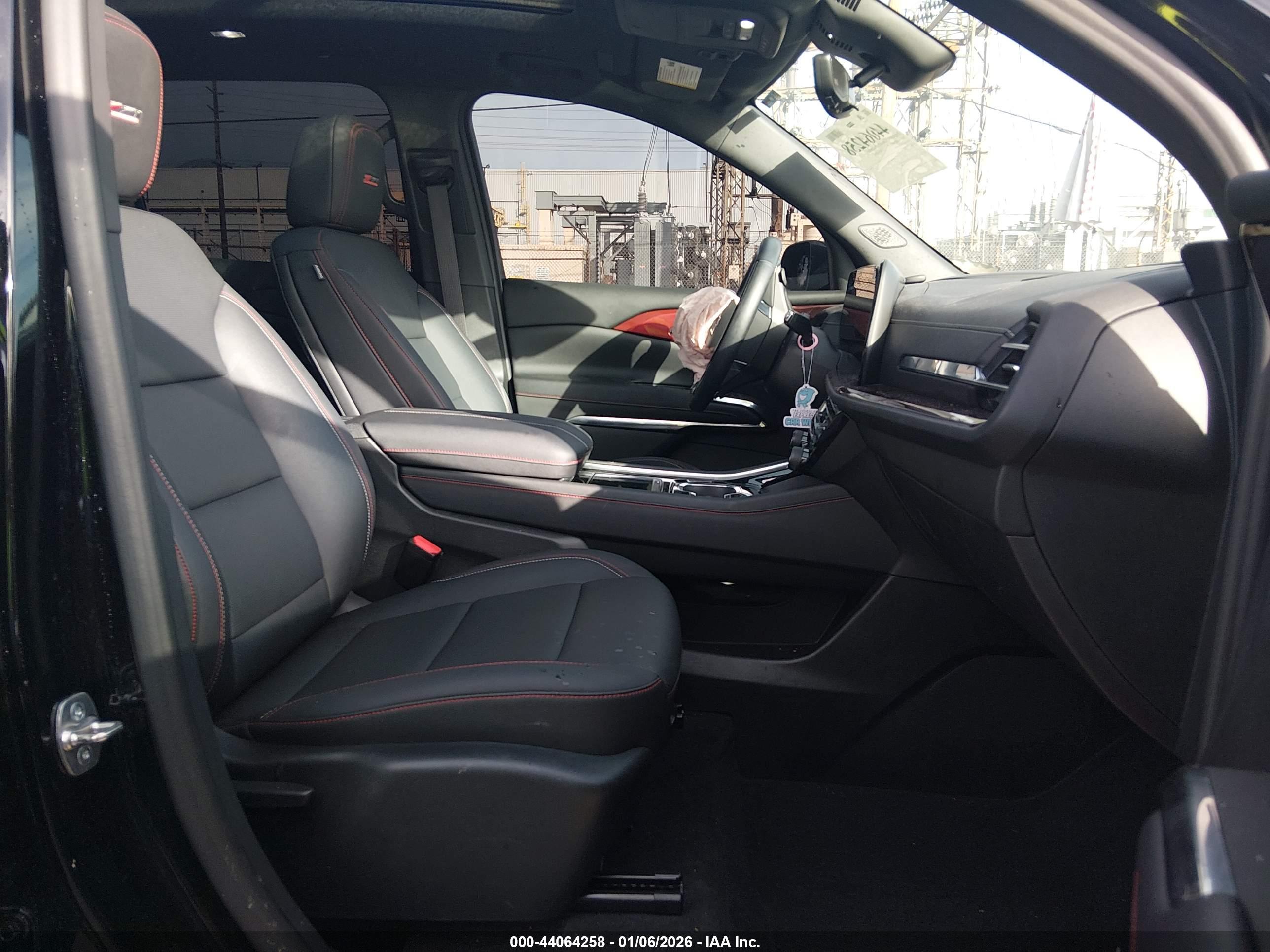 CHEVROLET TRAVERSE image 5
