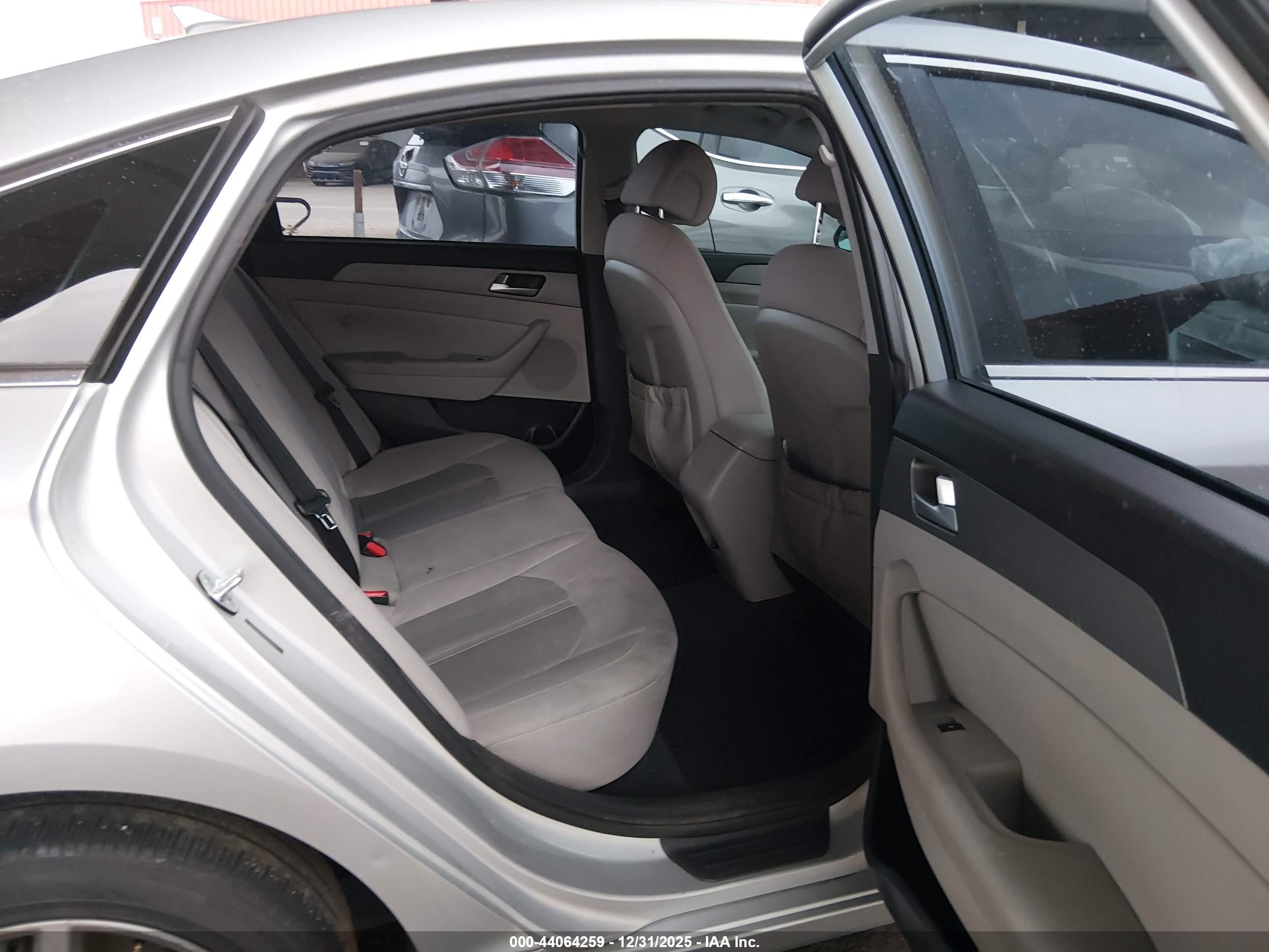 HYUNDAI SONATA image 8