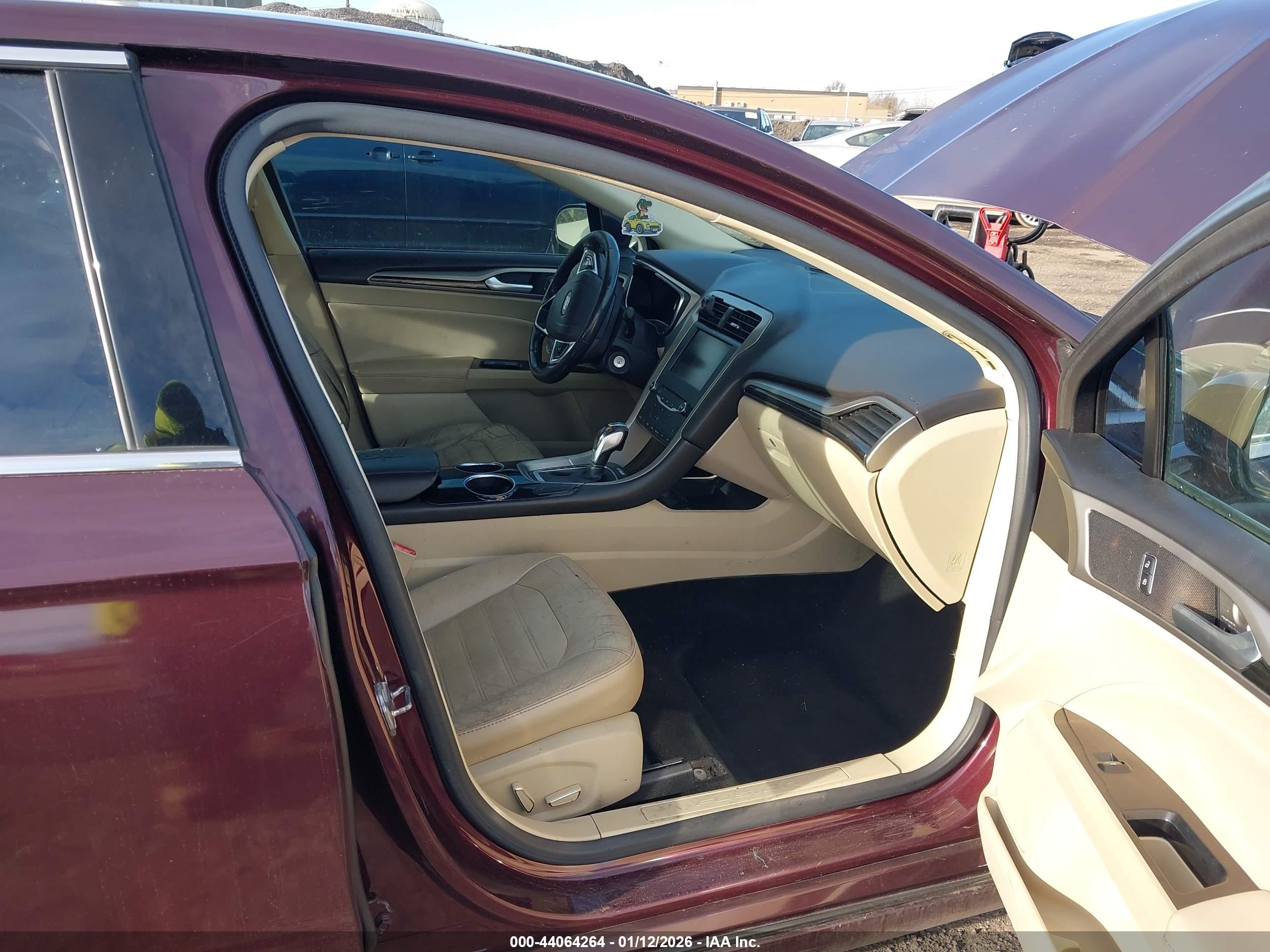 FORD FUSION image 5