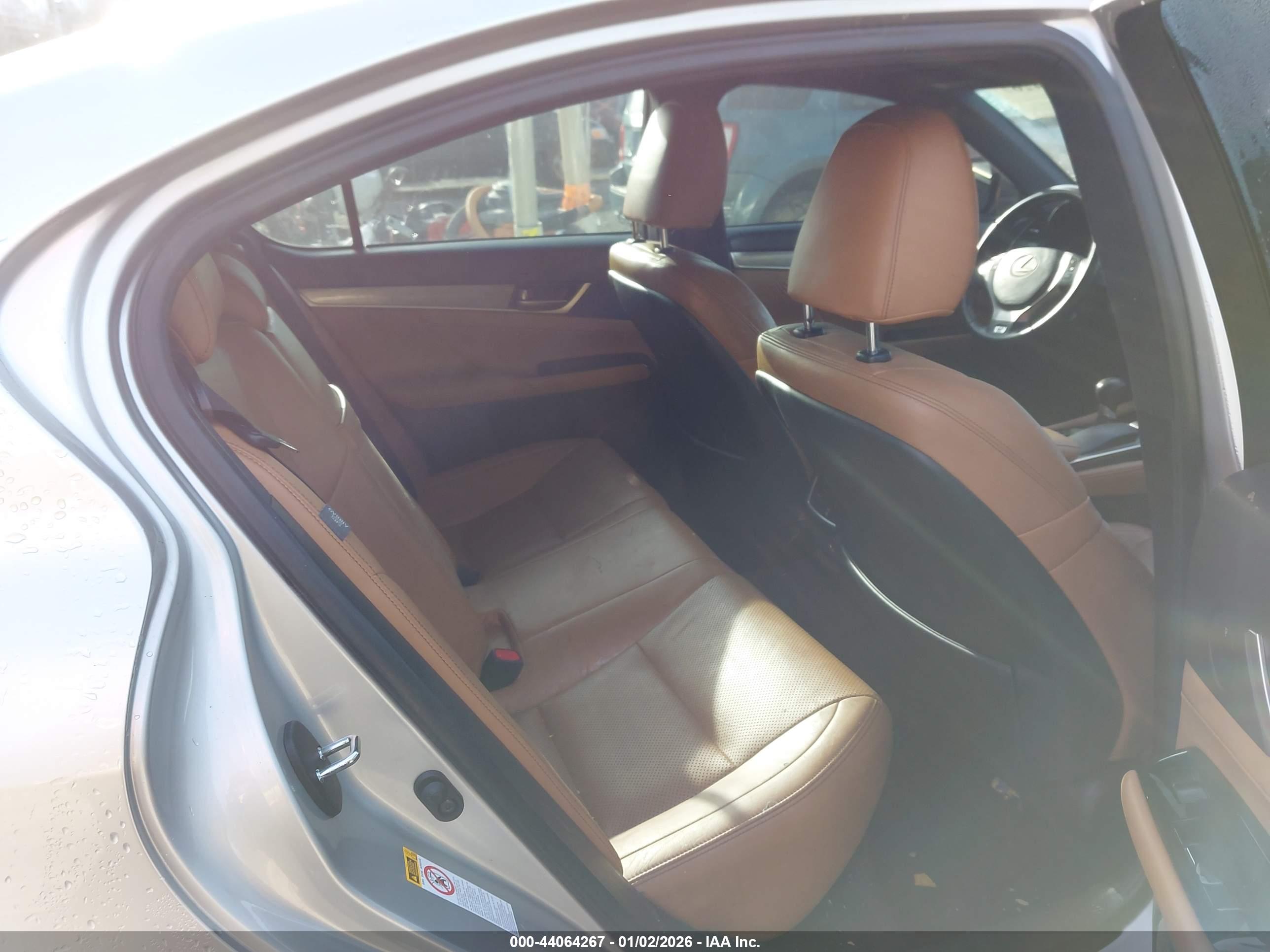 LEXUS GS image 8