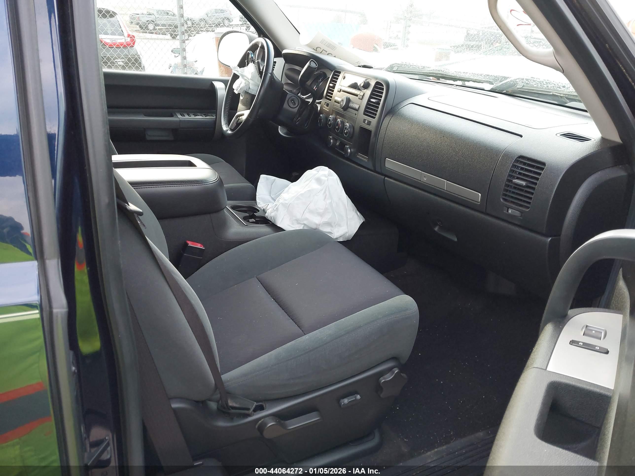 CHEVROLET SILVERADO image 5