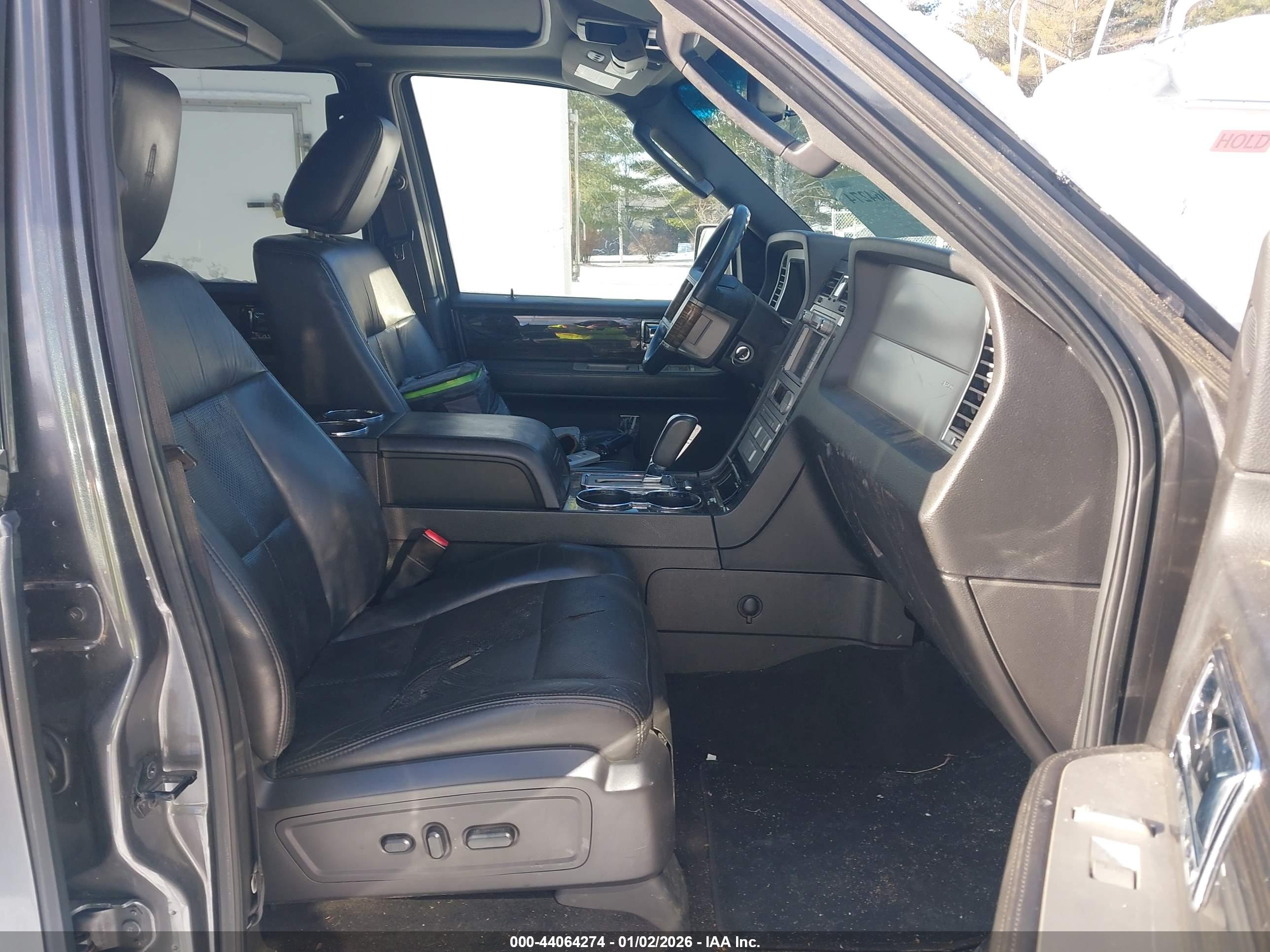 LINCOLN NAVIGATOR image 5