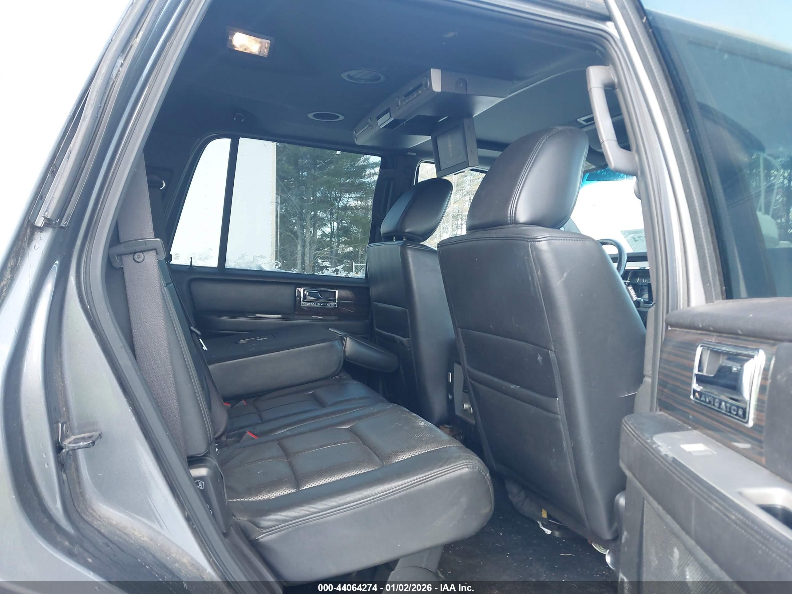 LINCOLN NAVIGATOR image 8