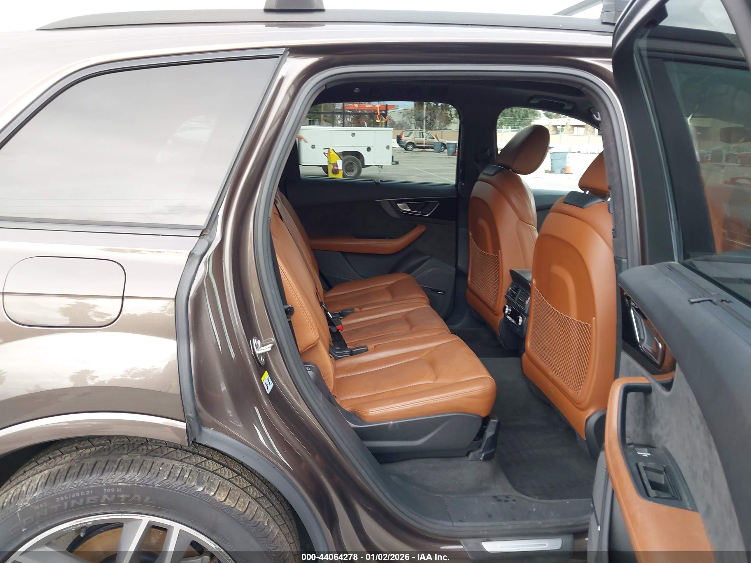 AUDI Q7 image 8
