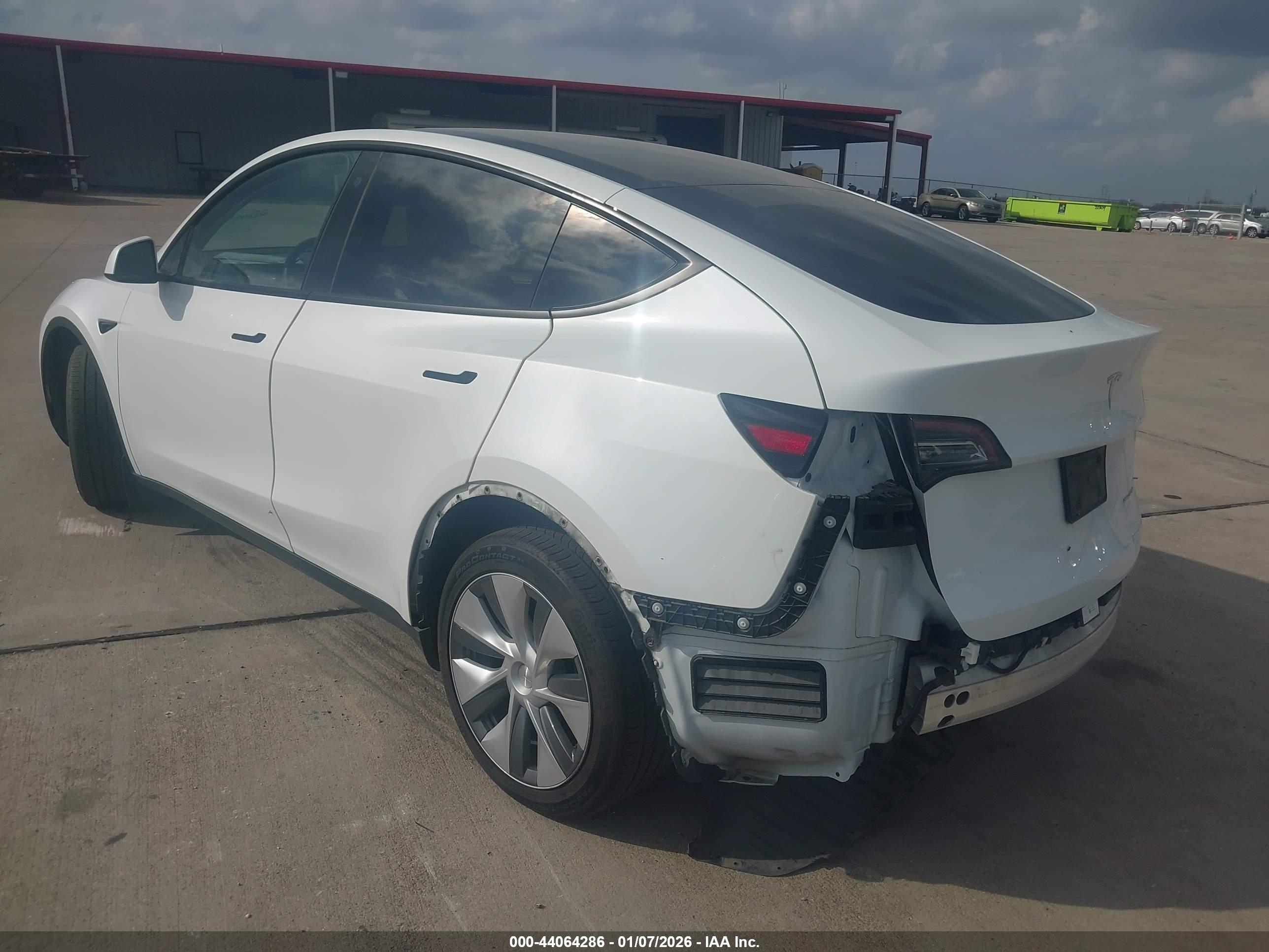 TESLA MODEL image 3