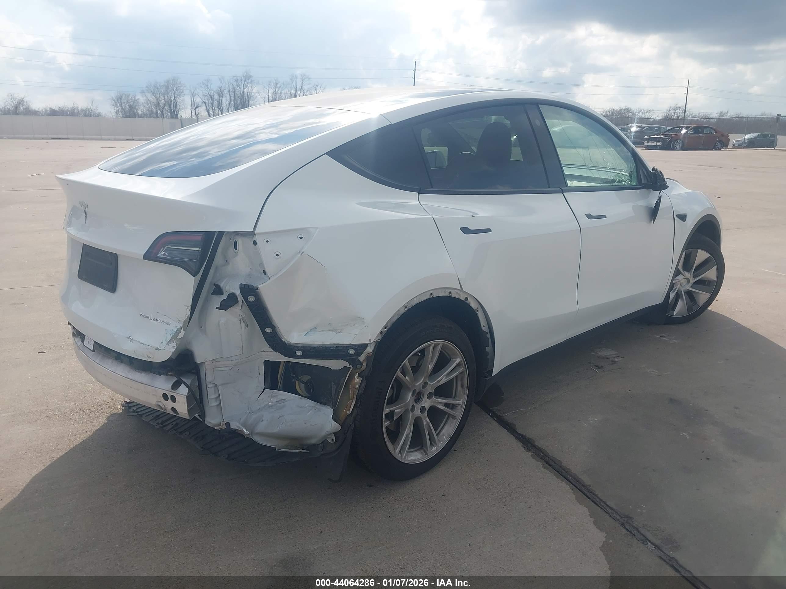 TESLA MODEL image 4