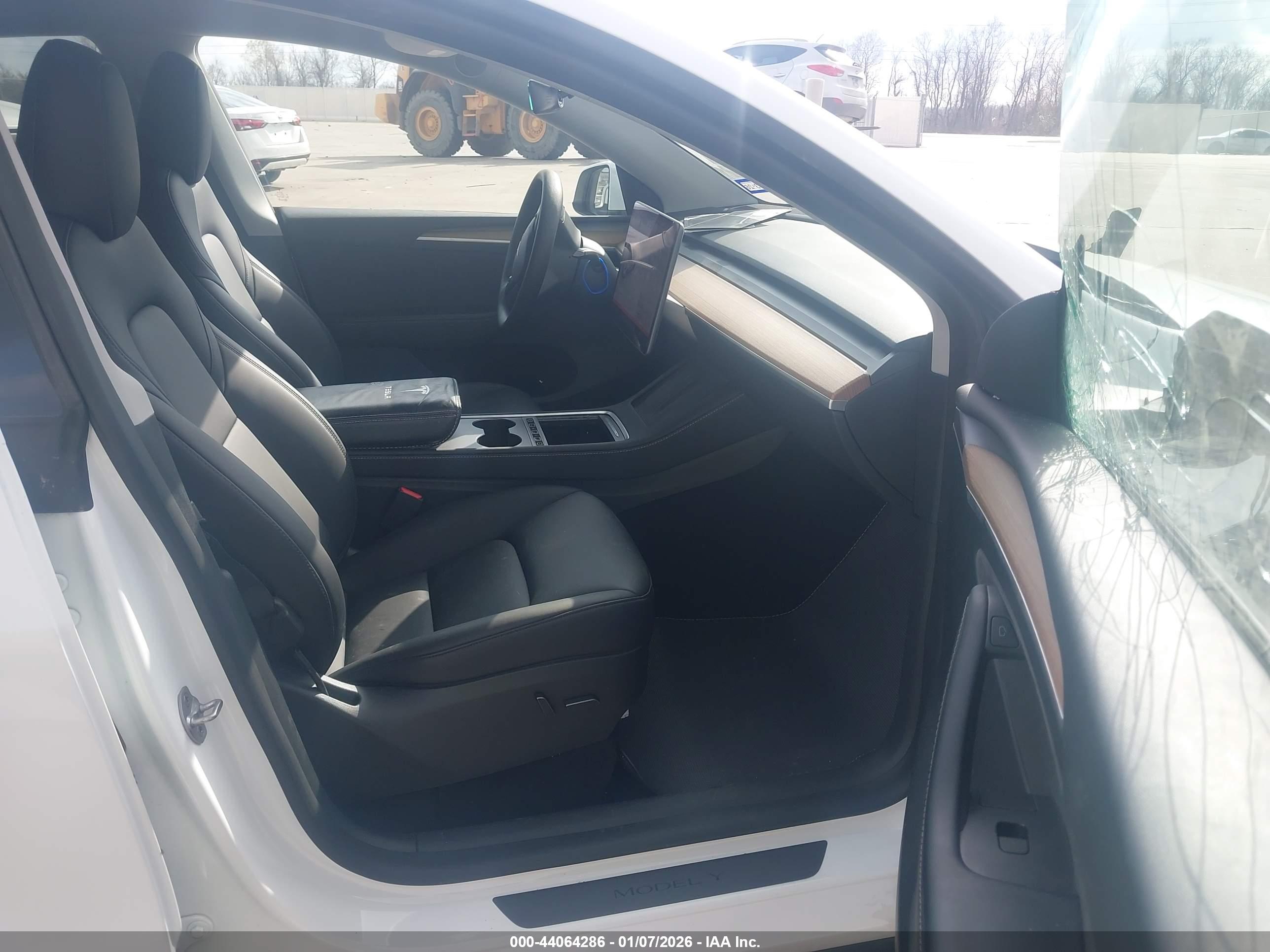 TESLA MODEL image 5