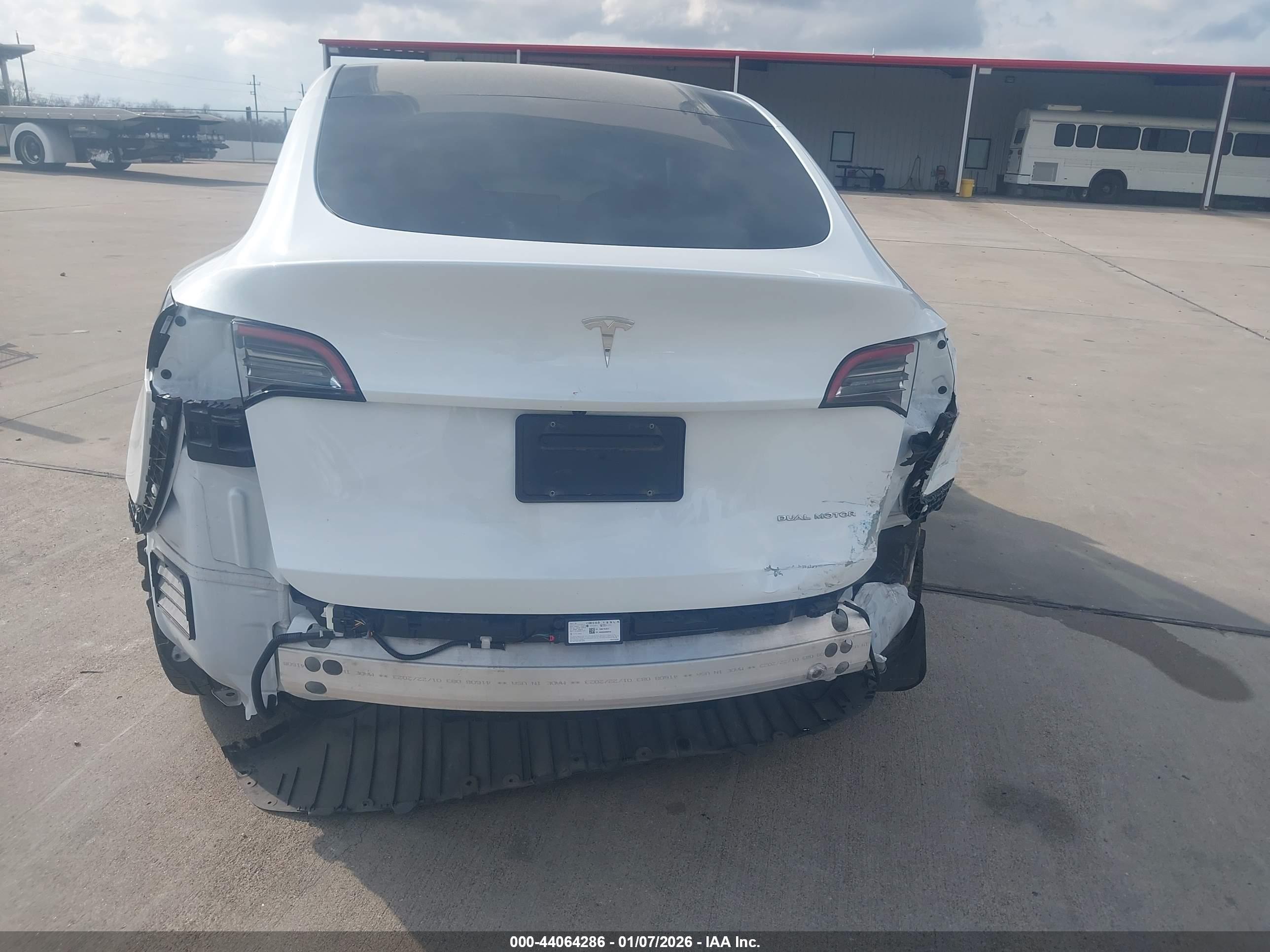 TESLA MODEL image 6