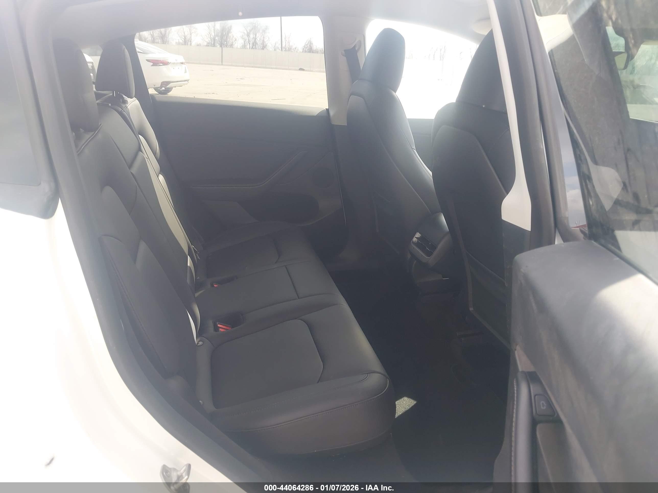 TESLA MODEL image 8