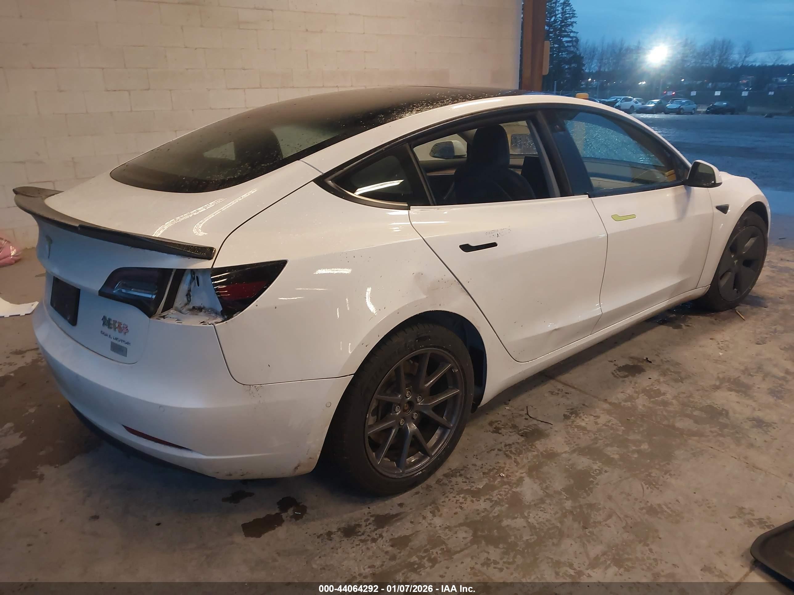 TESLA MODEL image 4