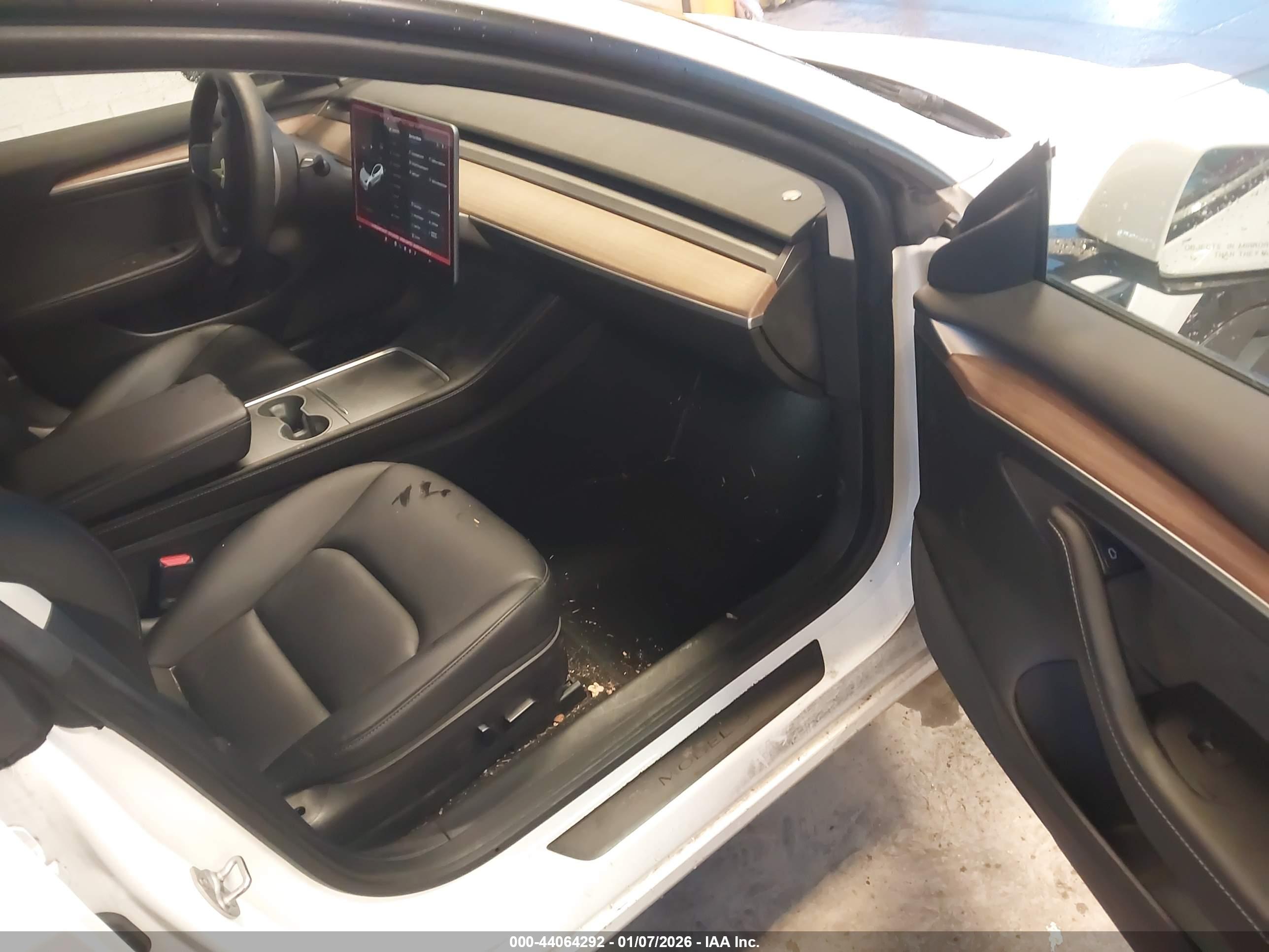 TESLA MODEL image 5