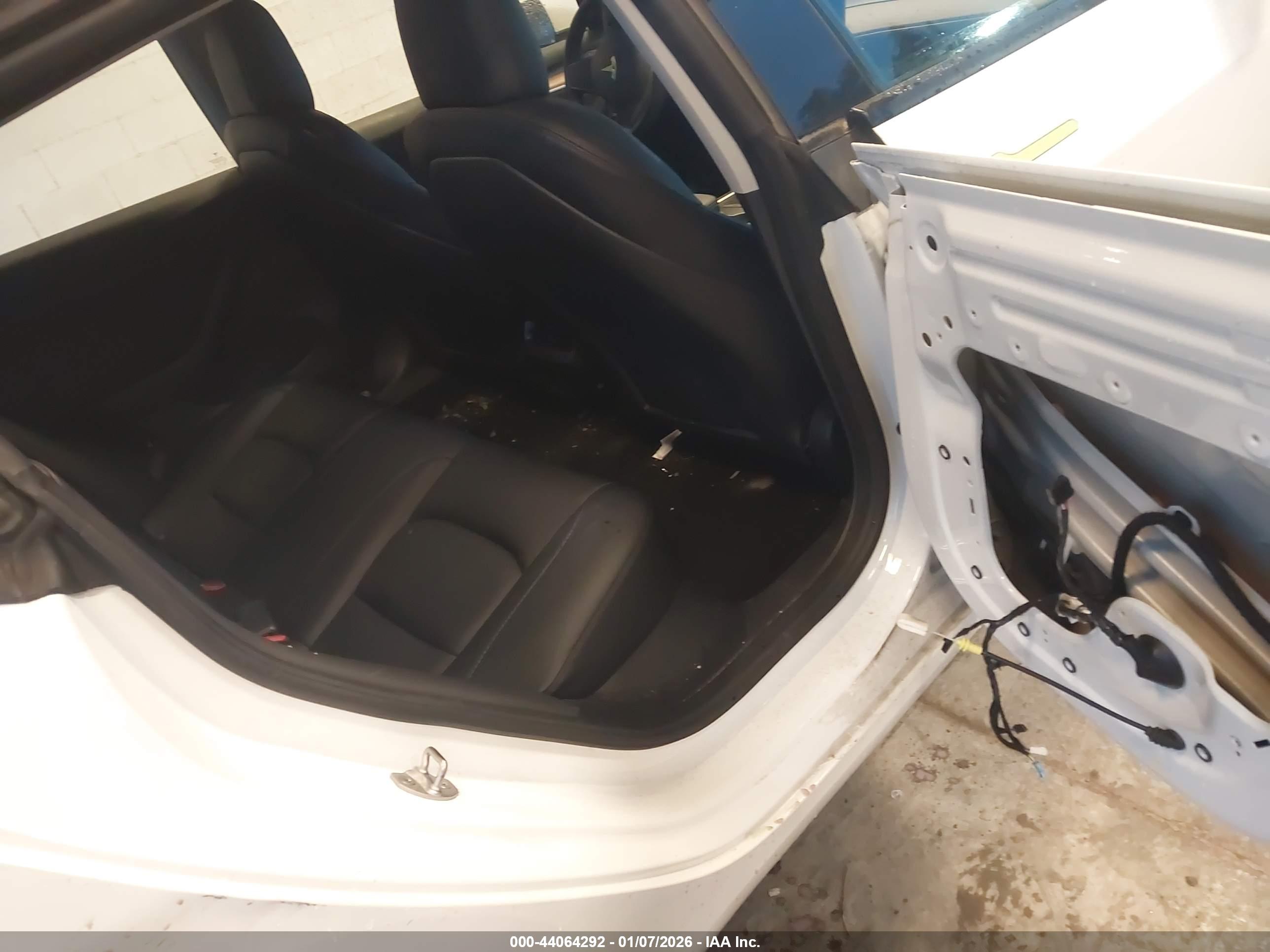 TESLA MODEL image 8