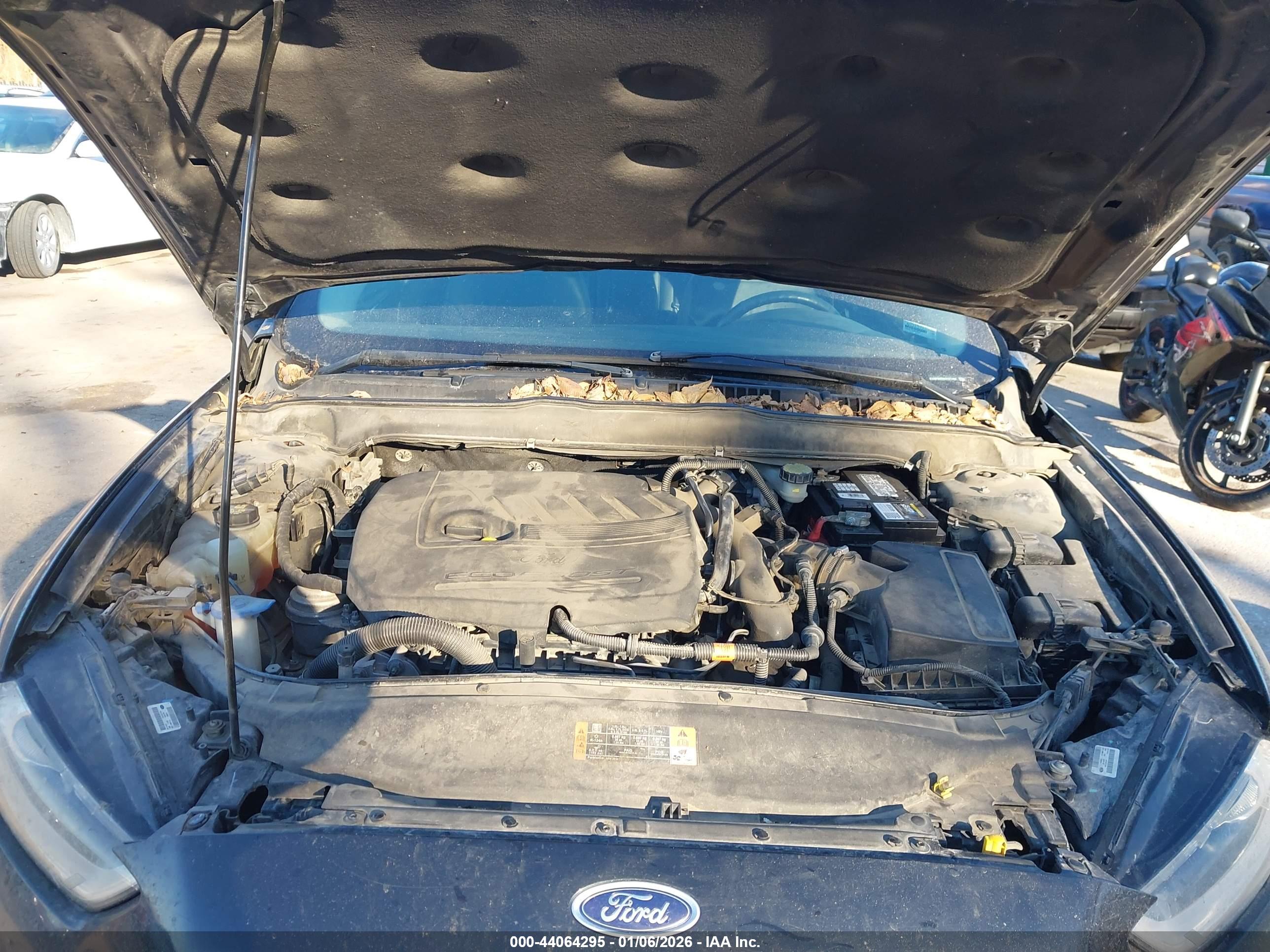 FORD FUSION image 10