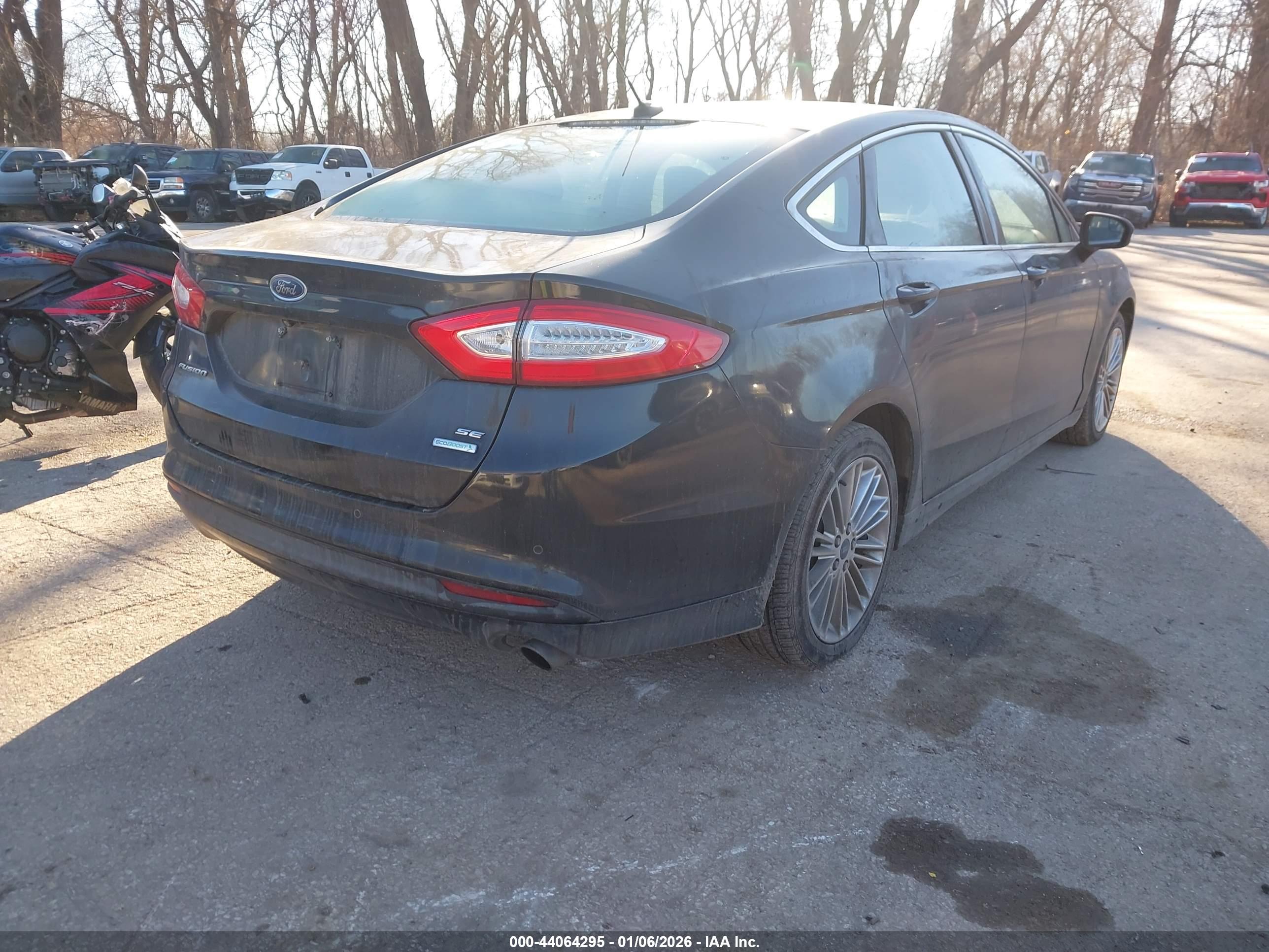 FORD FUSION image 4