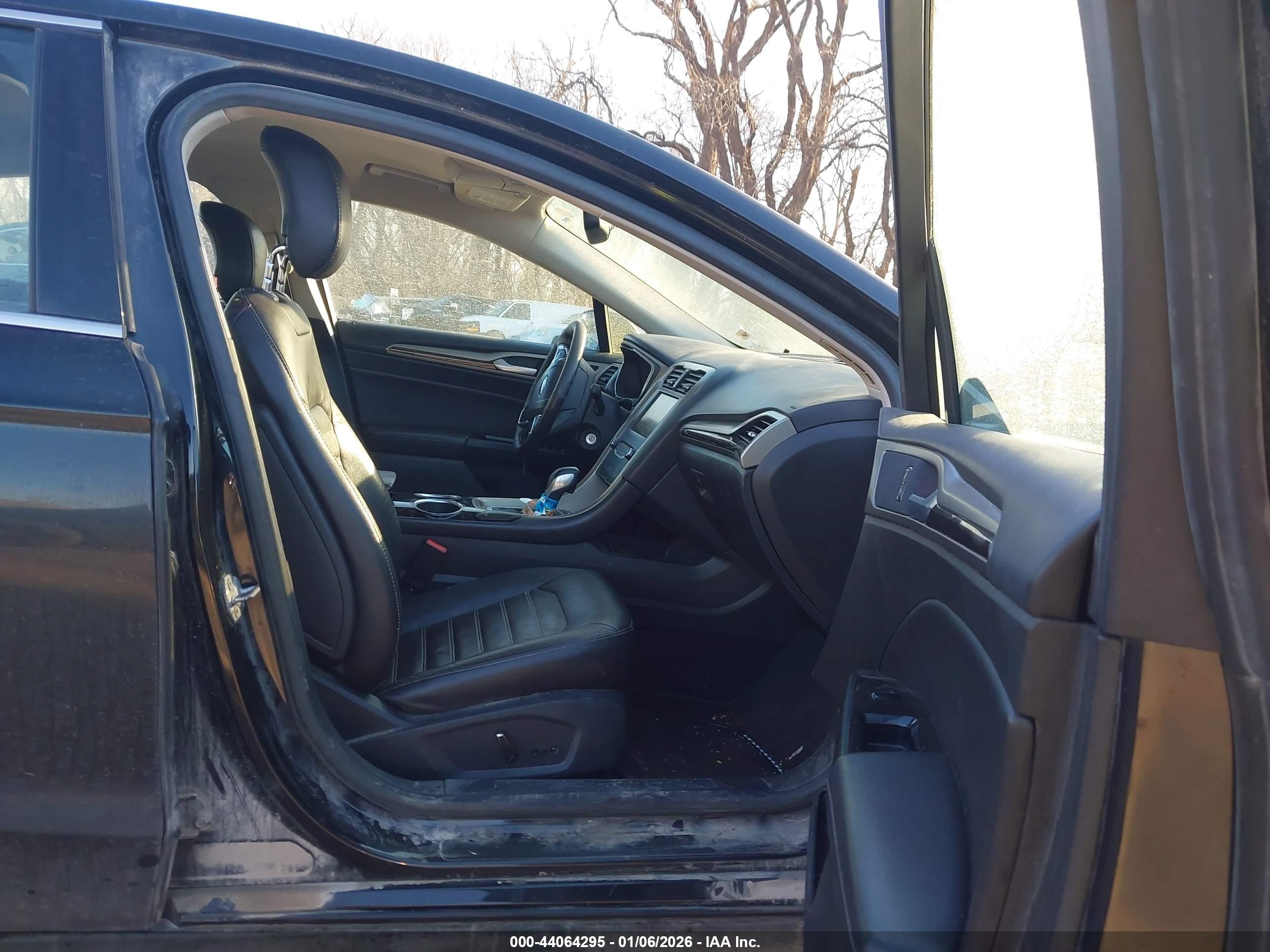 FORD FUSION image 5