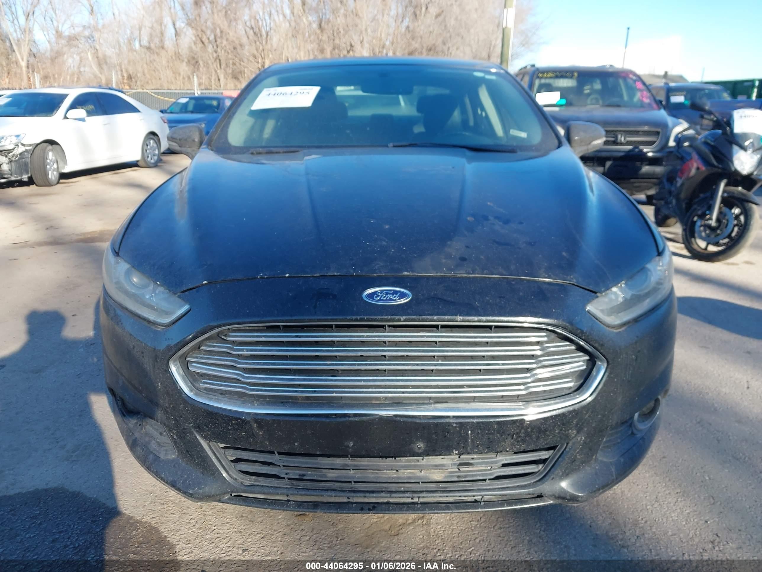 FORD FUSION image 6