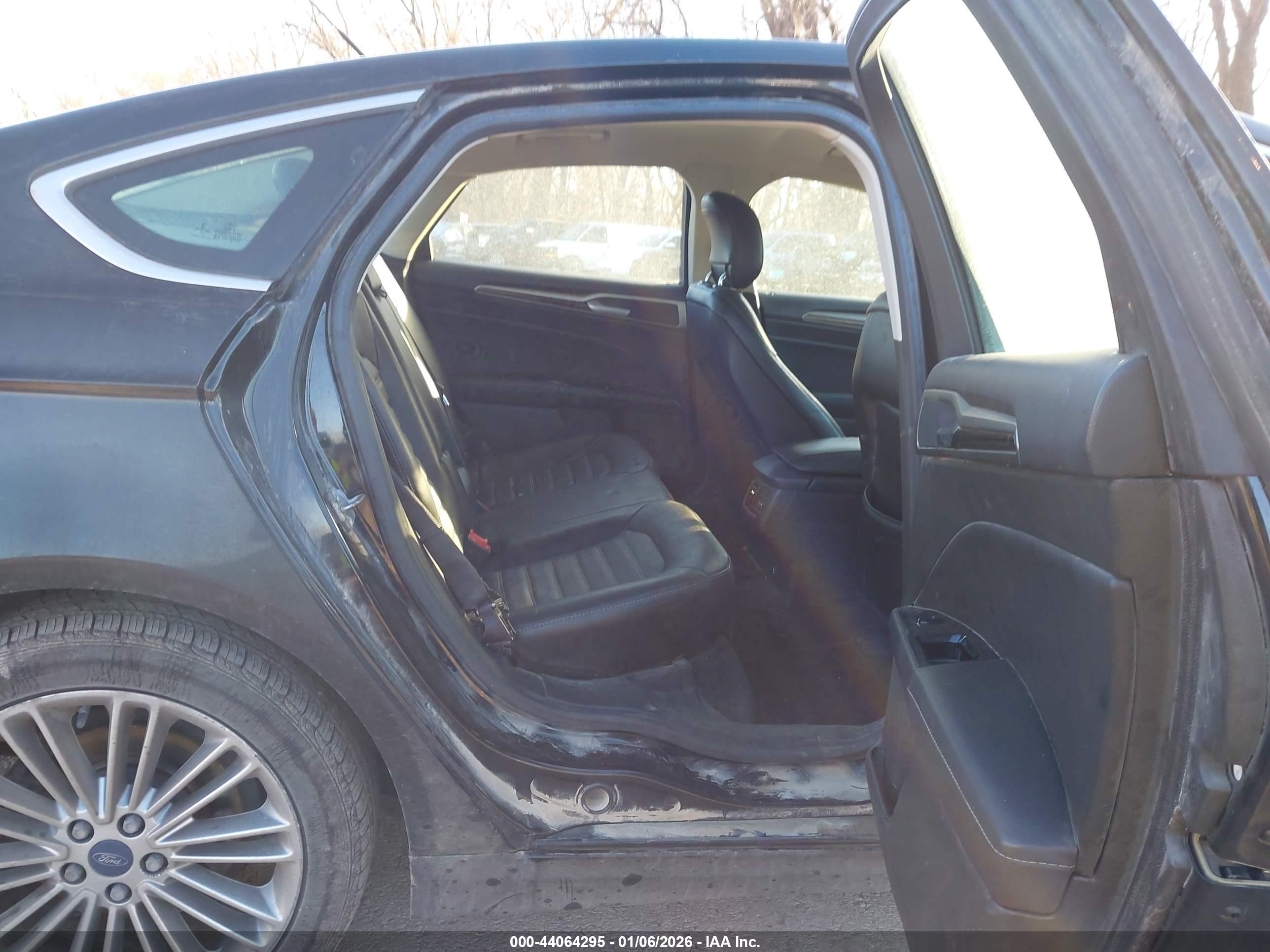 FORD FUSION image 8