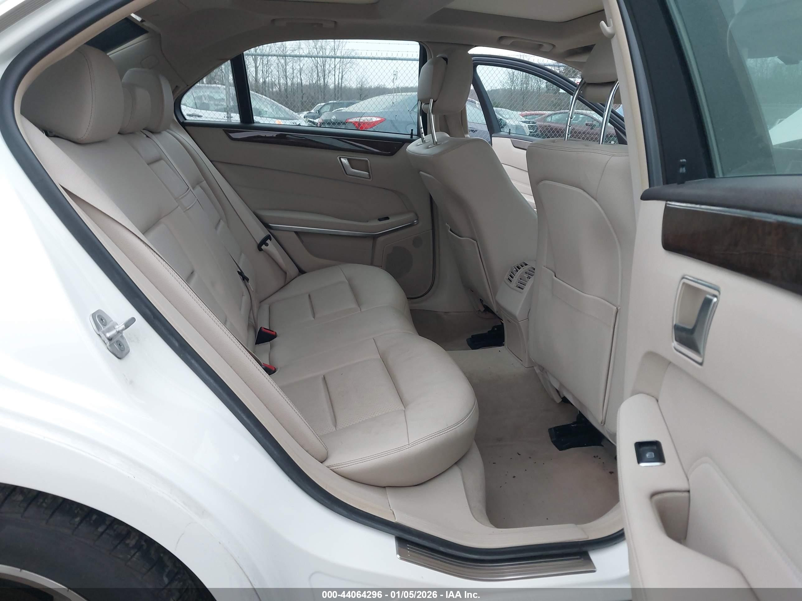 MERCEDES-BENZ E image 8