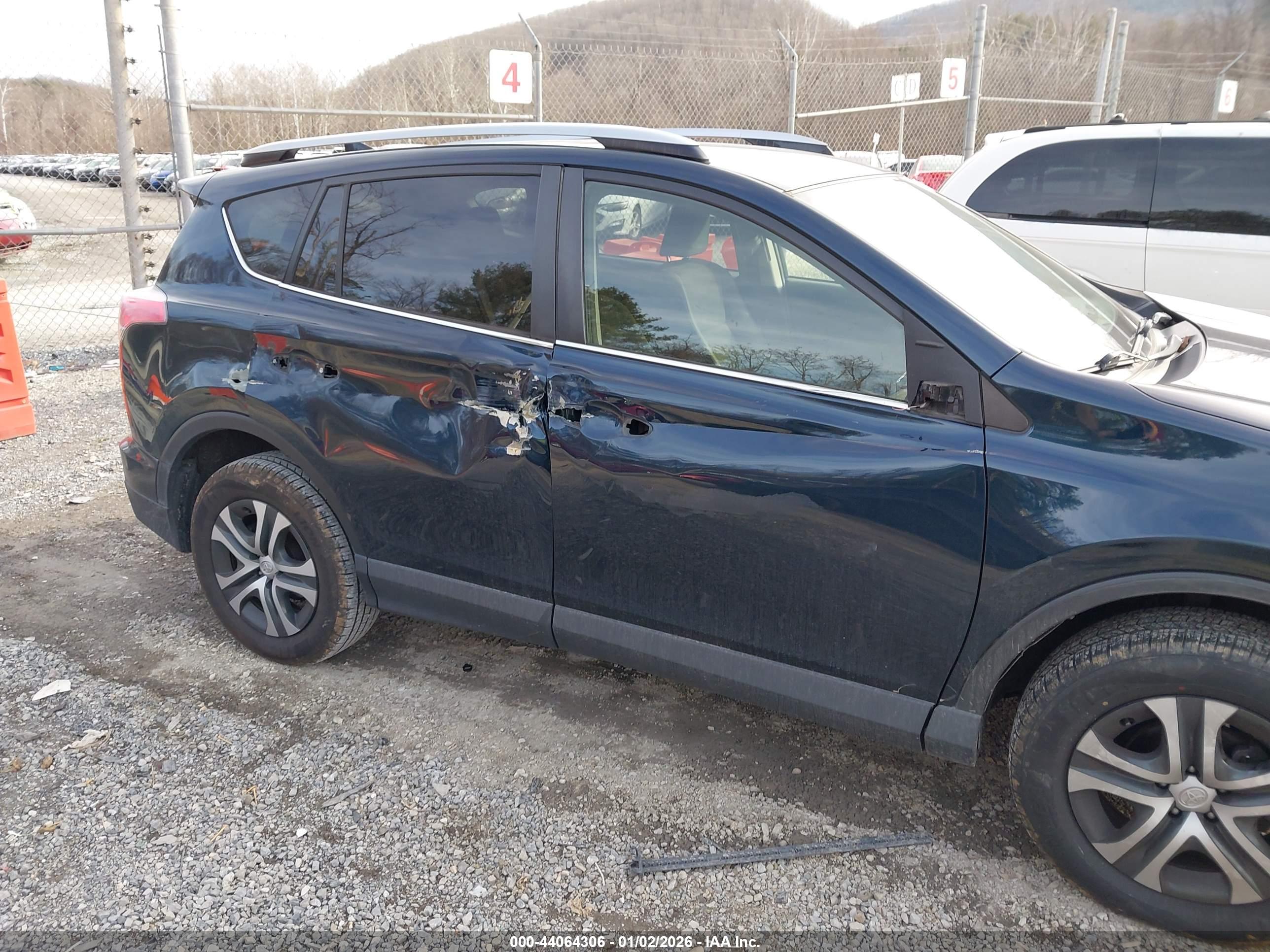 TOYOTA RAV4 image 6
