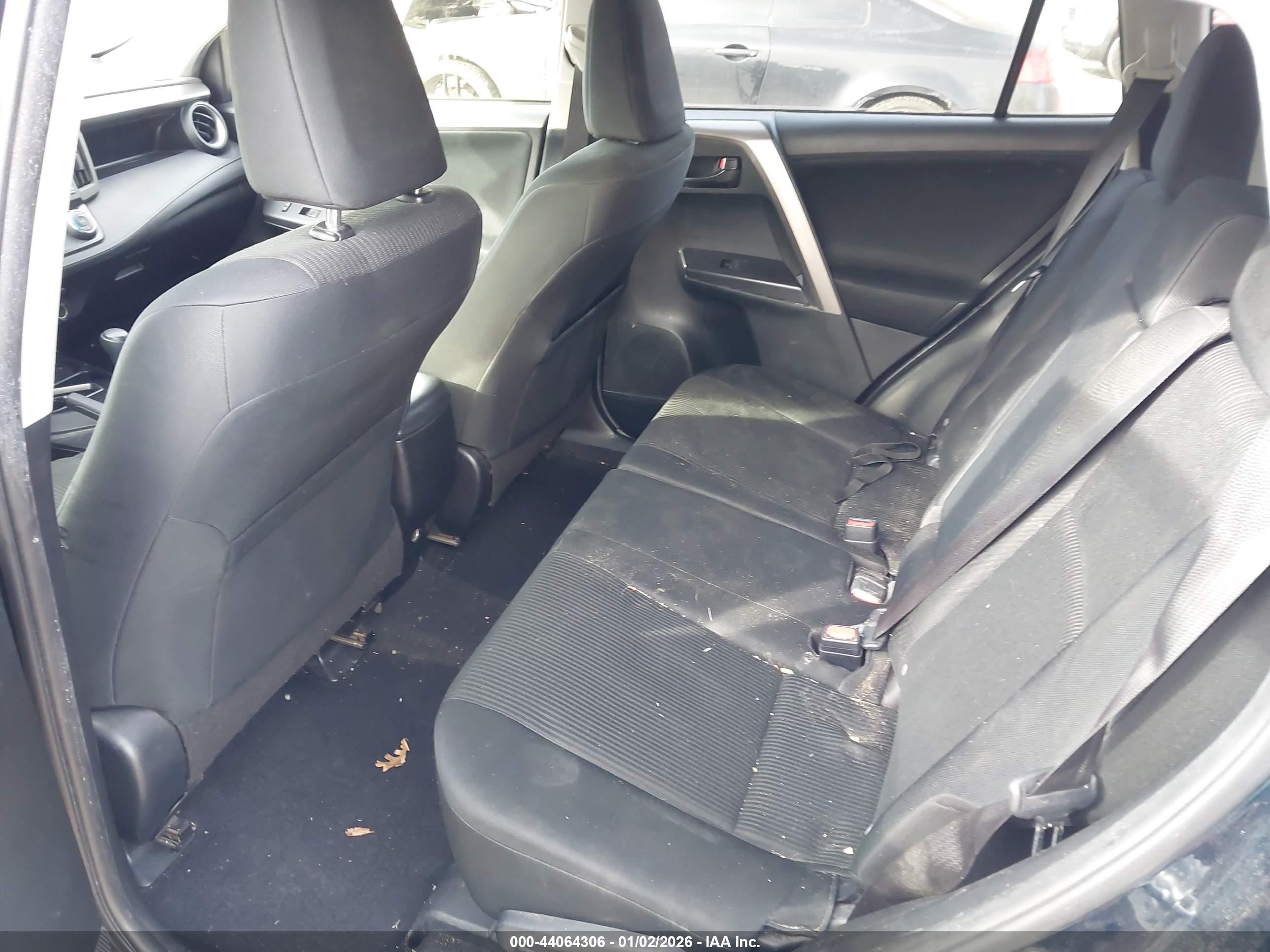 TOYOTA RAV4 image 8