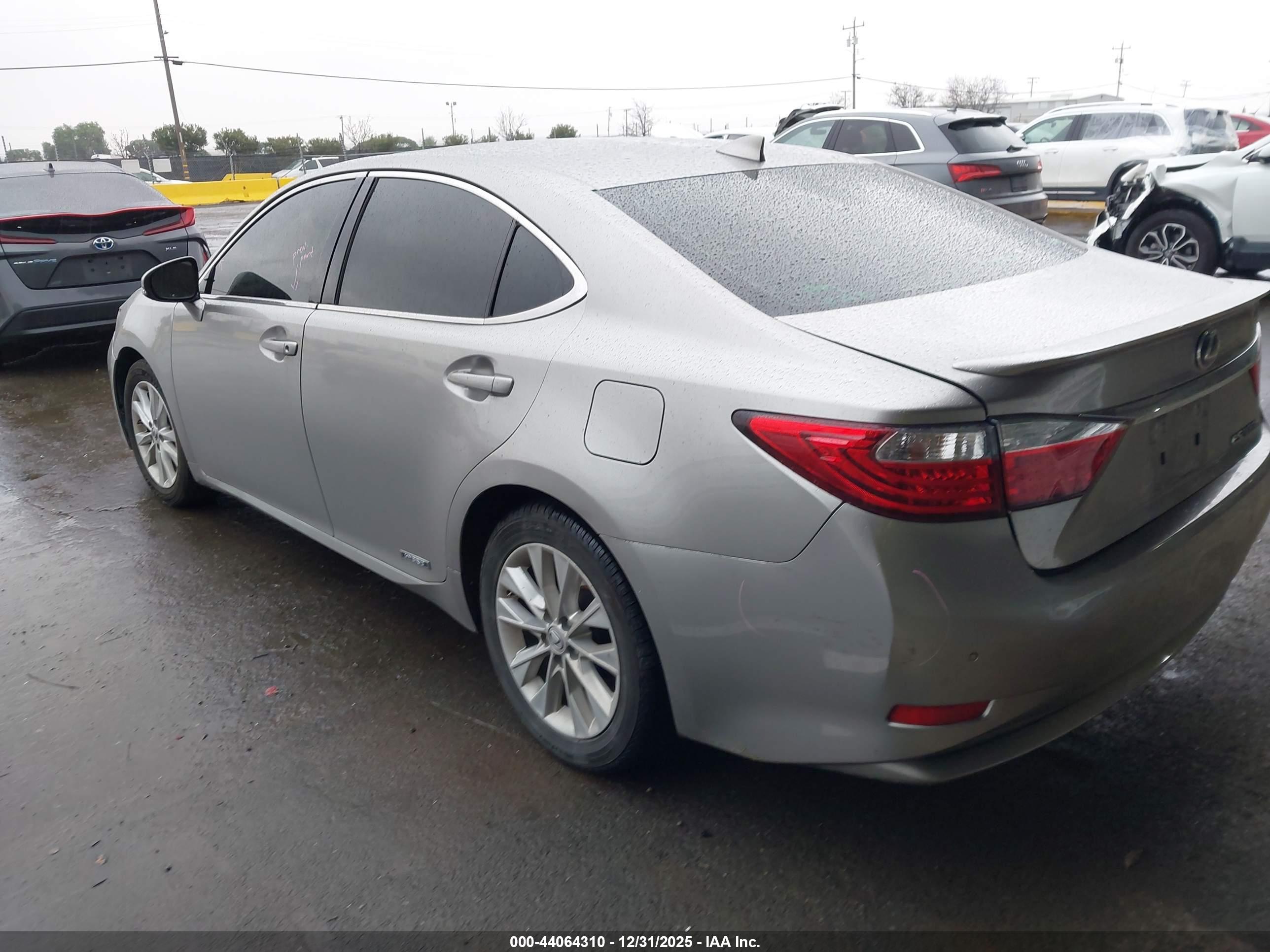 LEXUS ES image 3