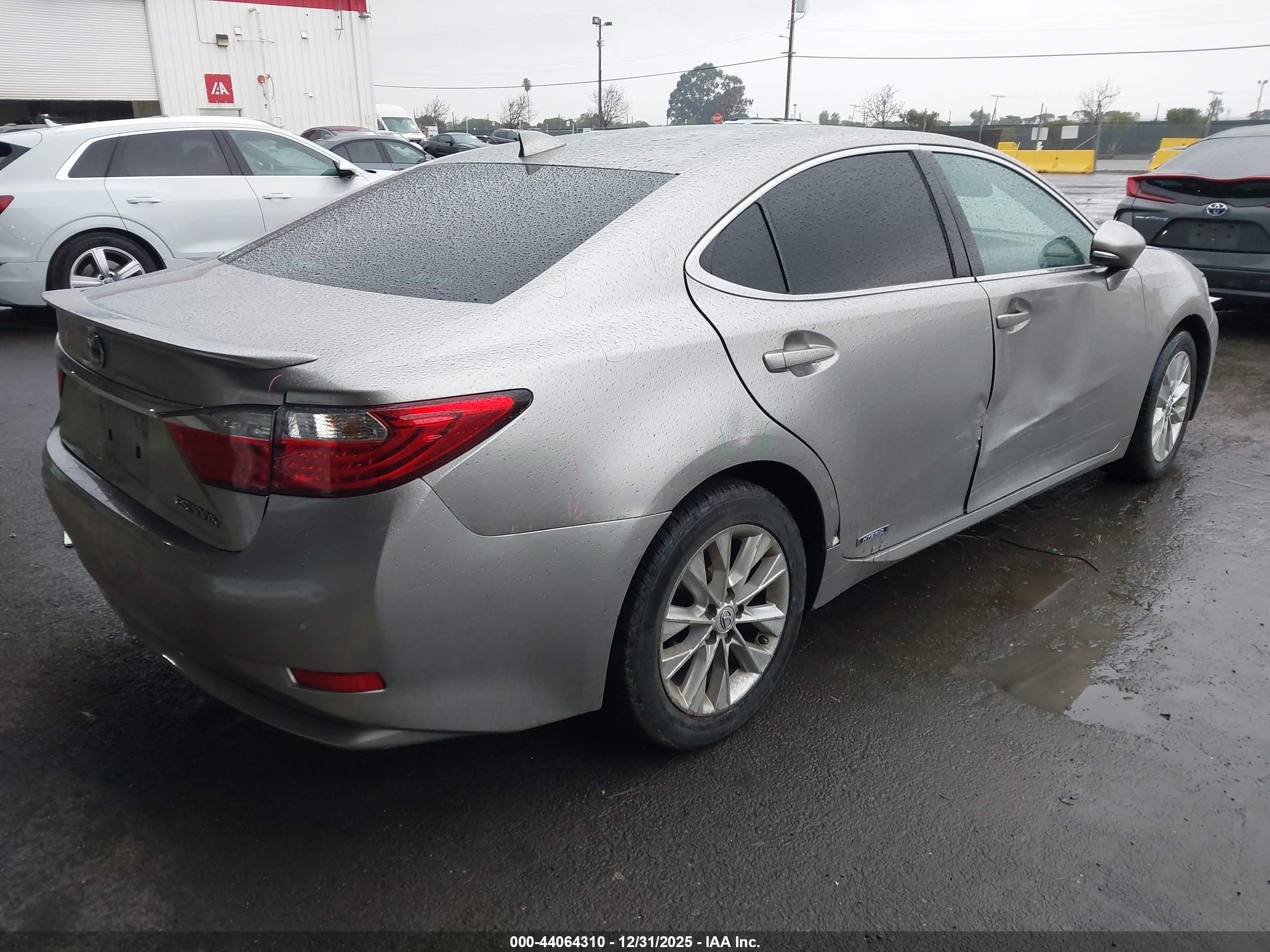 LEXUS ES image 4