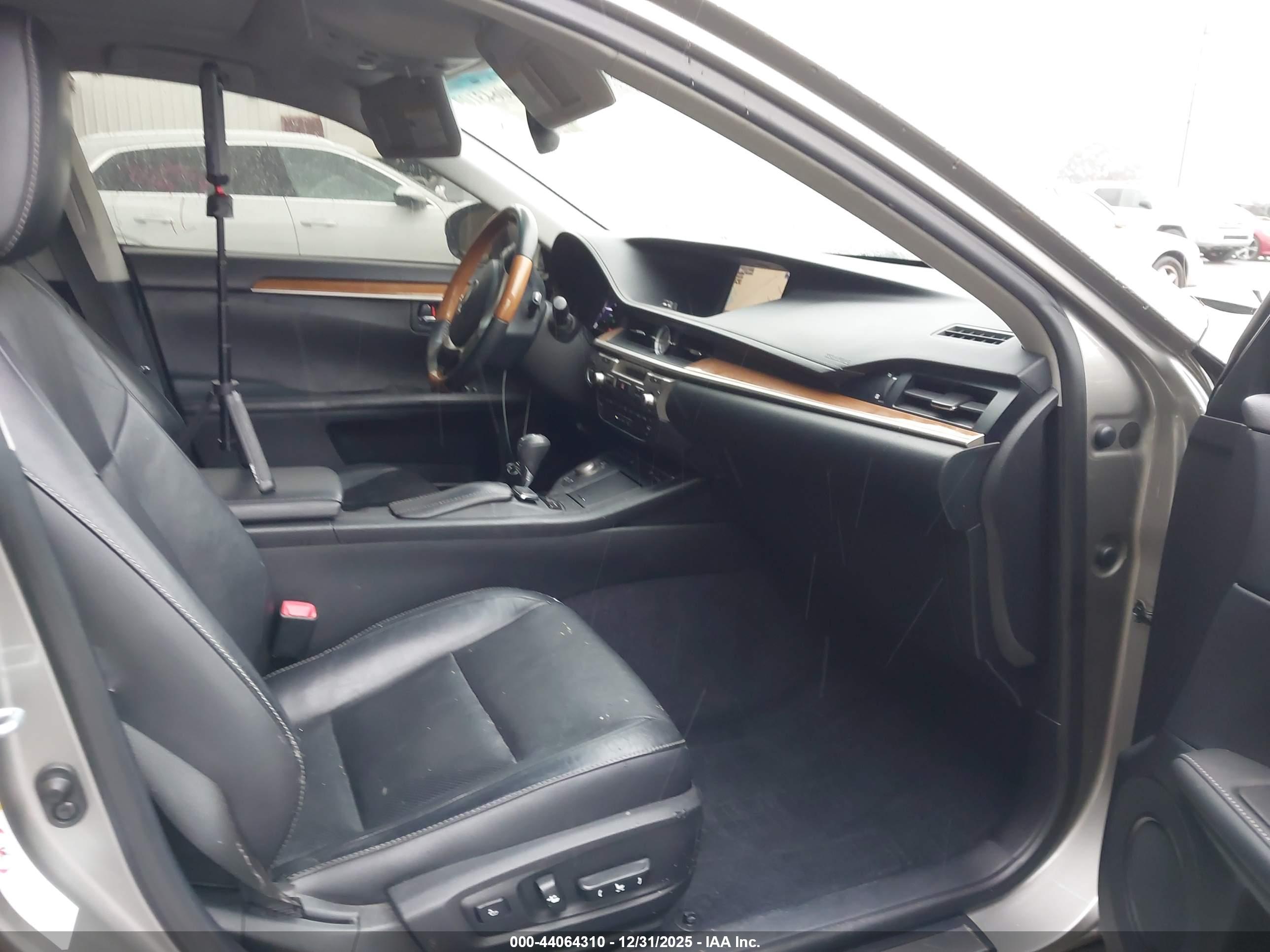 LEXUS ES image 5