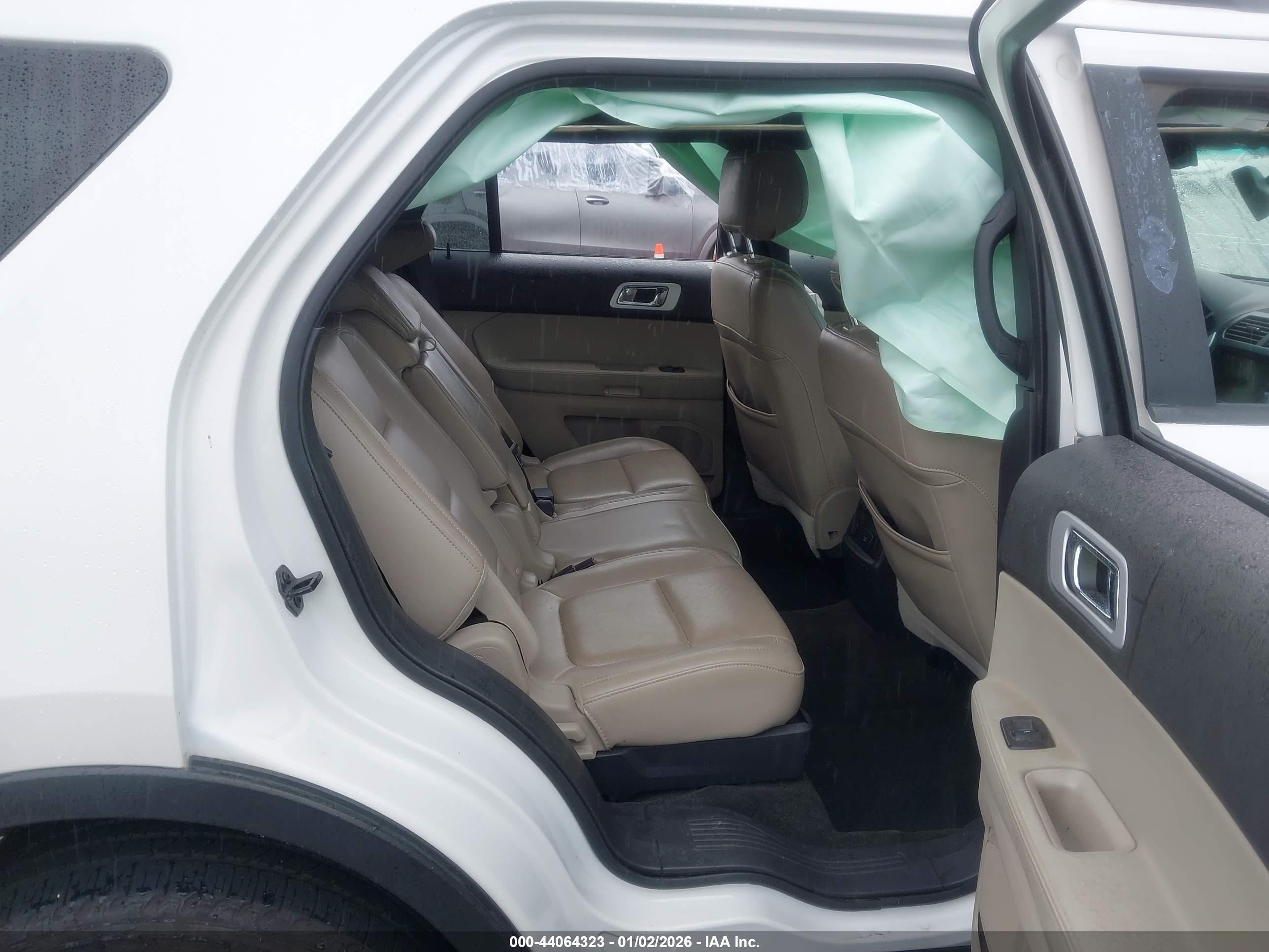 FORD EXPLORER image 8