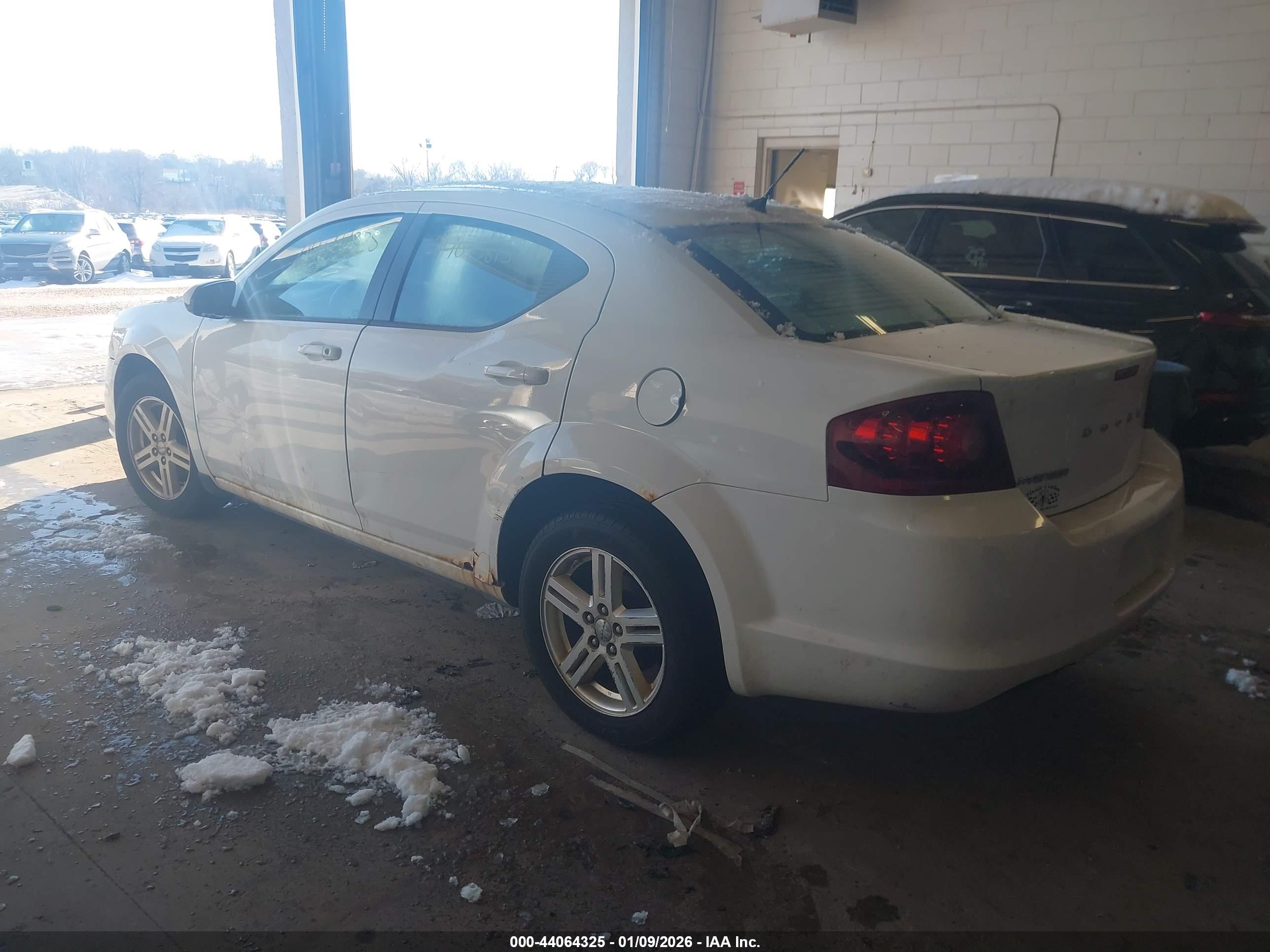 DODGE AVENGER image 3