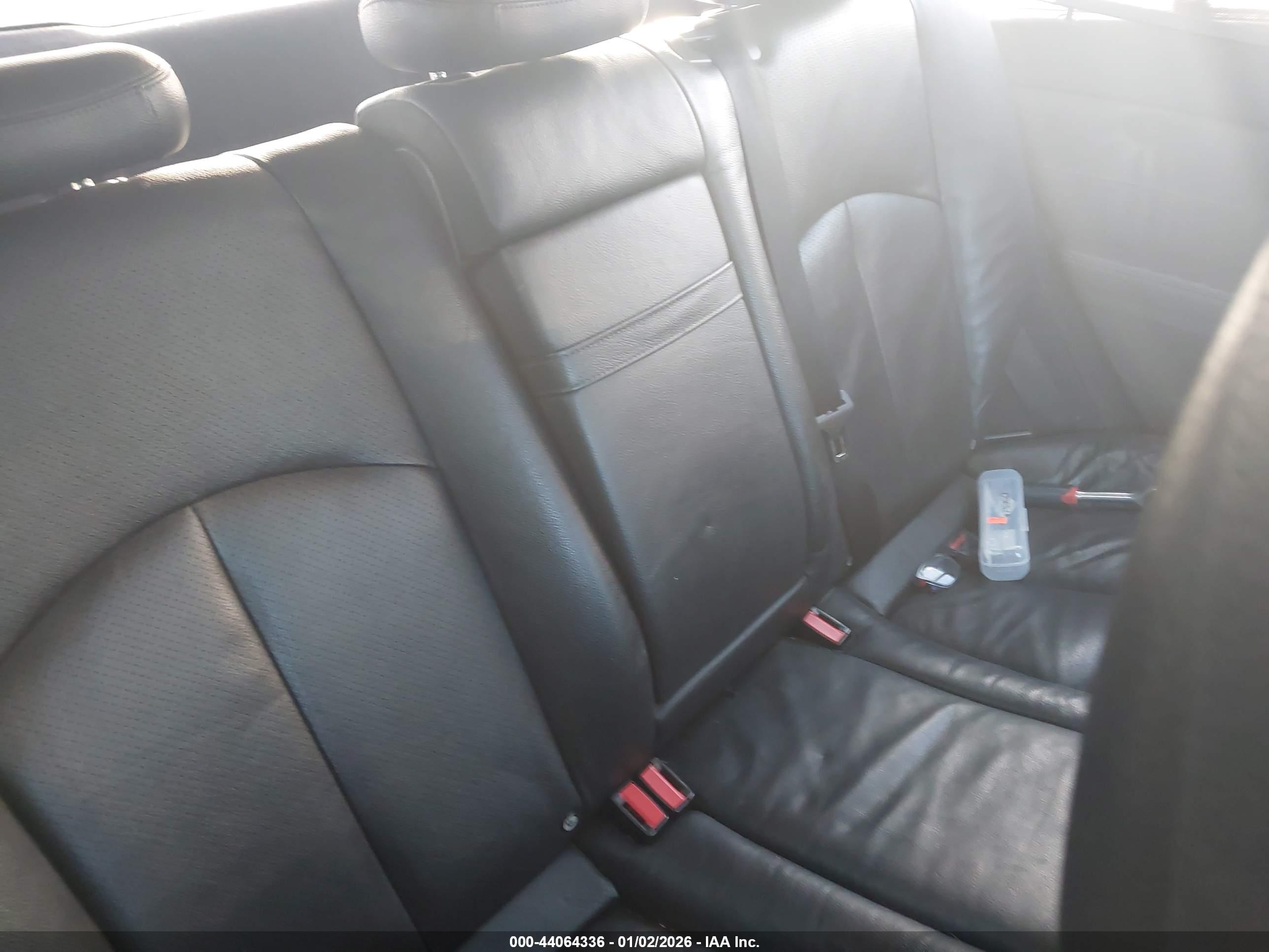 MERCEDES-BENZ E image 8