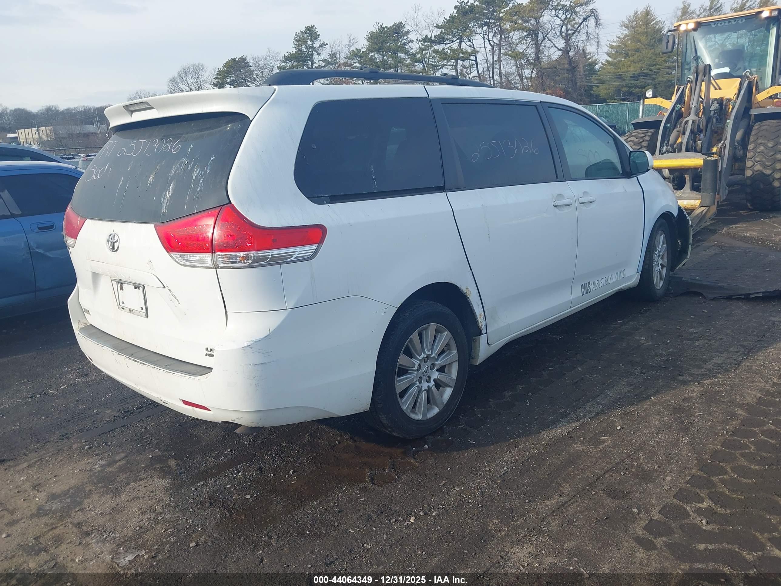 TOYOTA SIENNA image 4